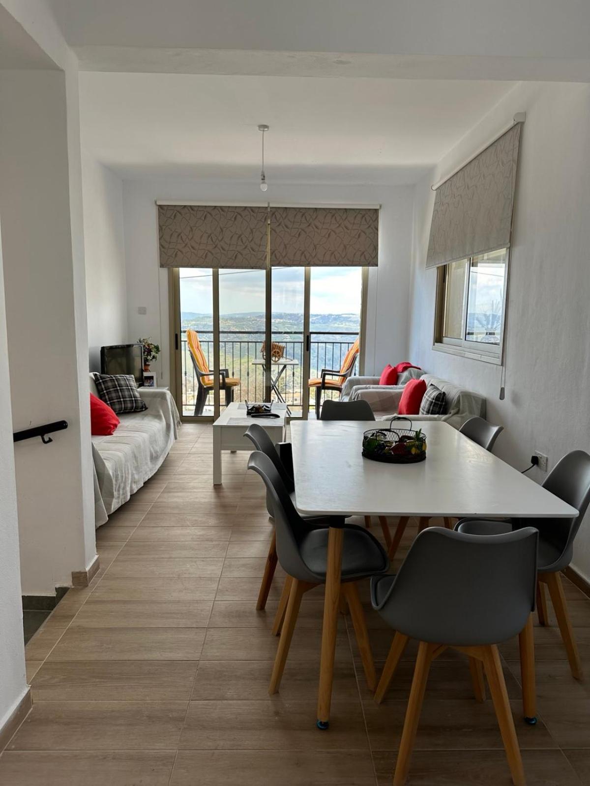 Apartment With Mountain View photo 3