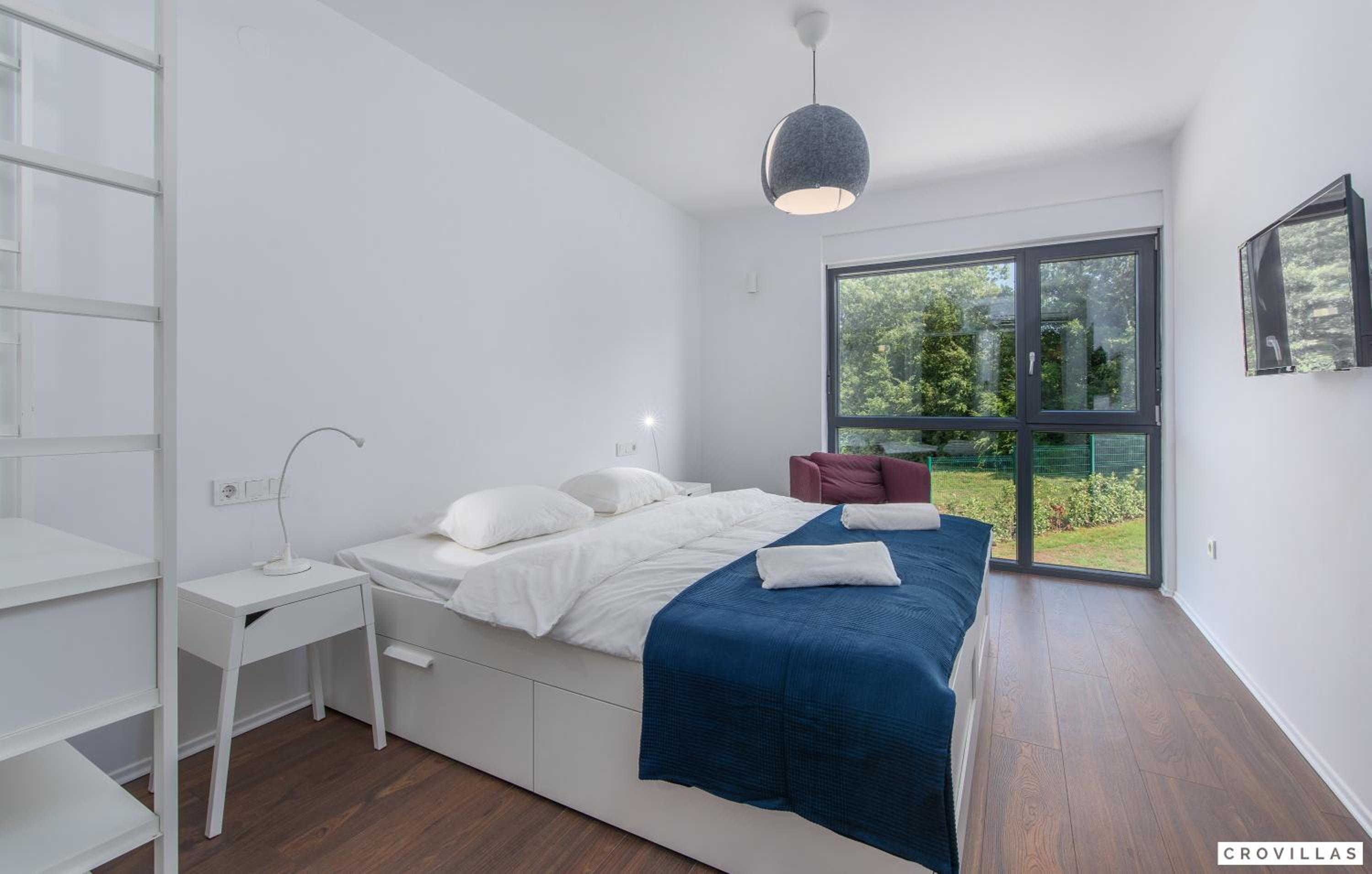 Eight-Bedroom Villa photo 3
