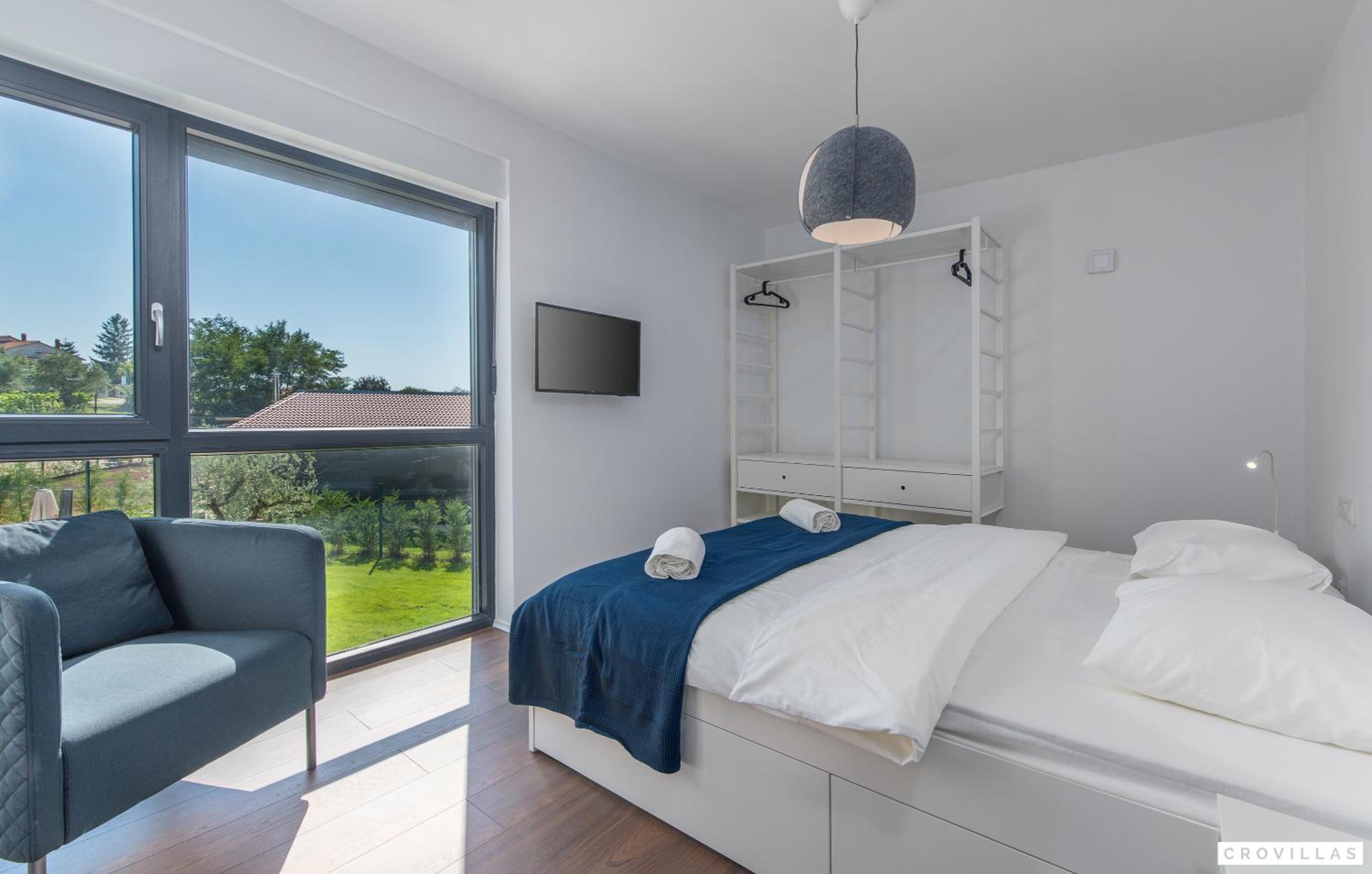Eight-Bedroom Villa photo 2
