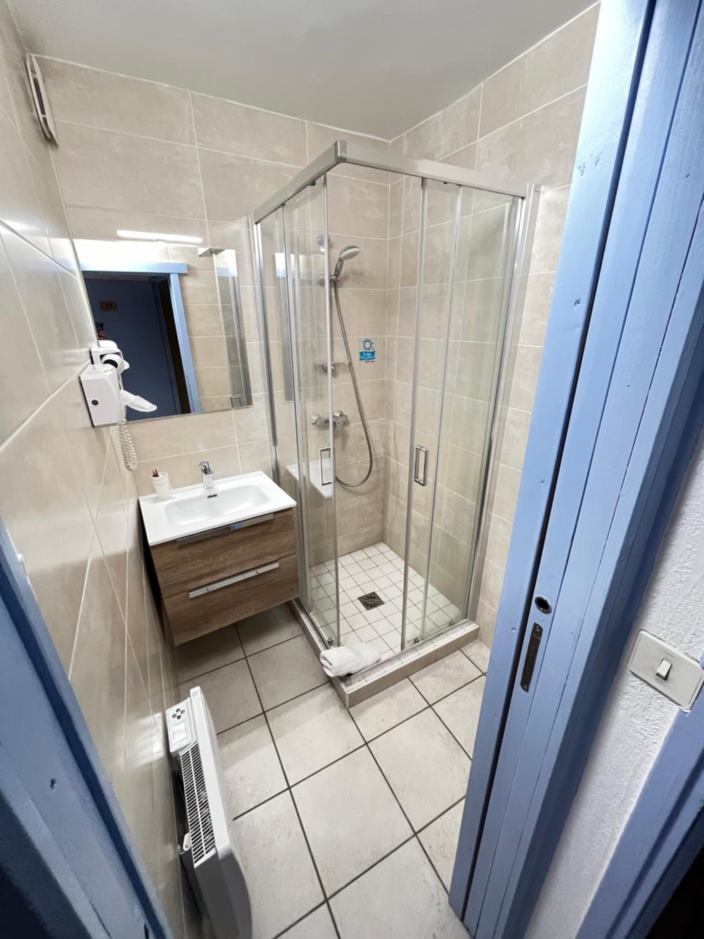 Standard Triple Room - Photo 5