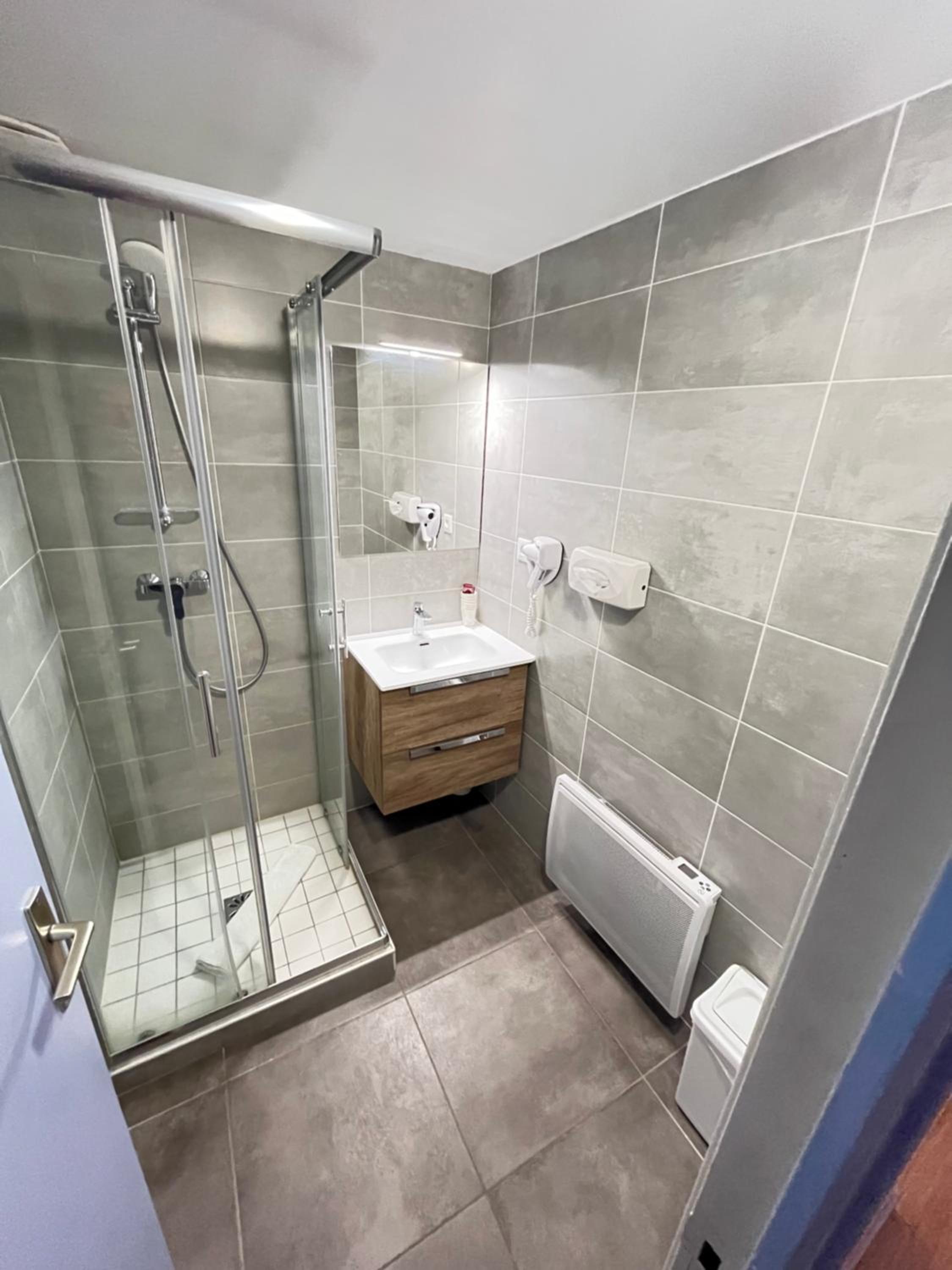Standard Triple Room - Photo 6