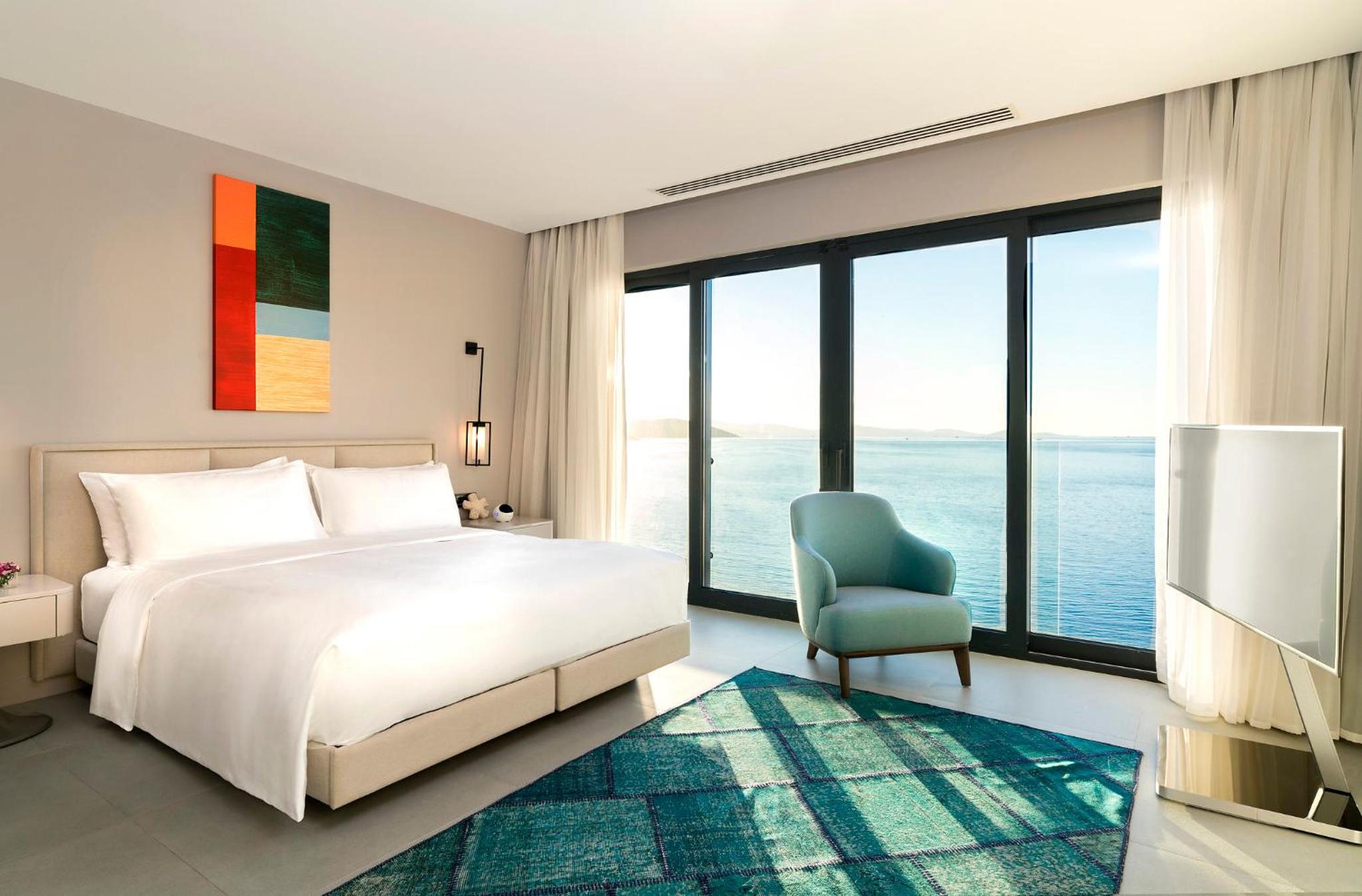 Deluxe Seaview with sofa, Guest room, 1 King, Sea view