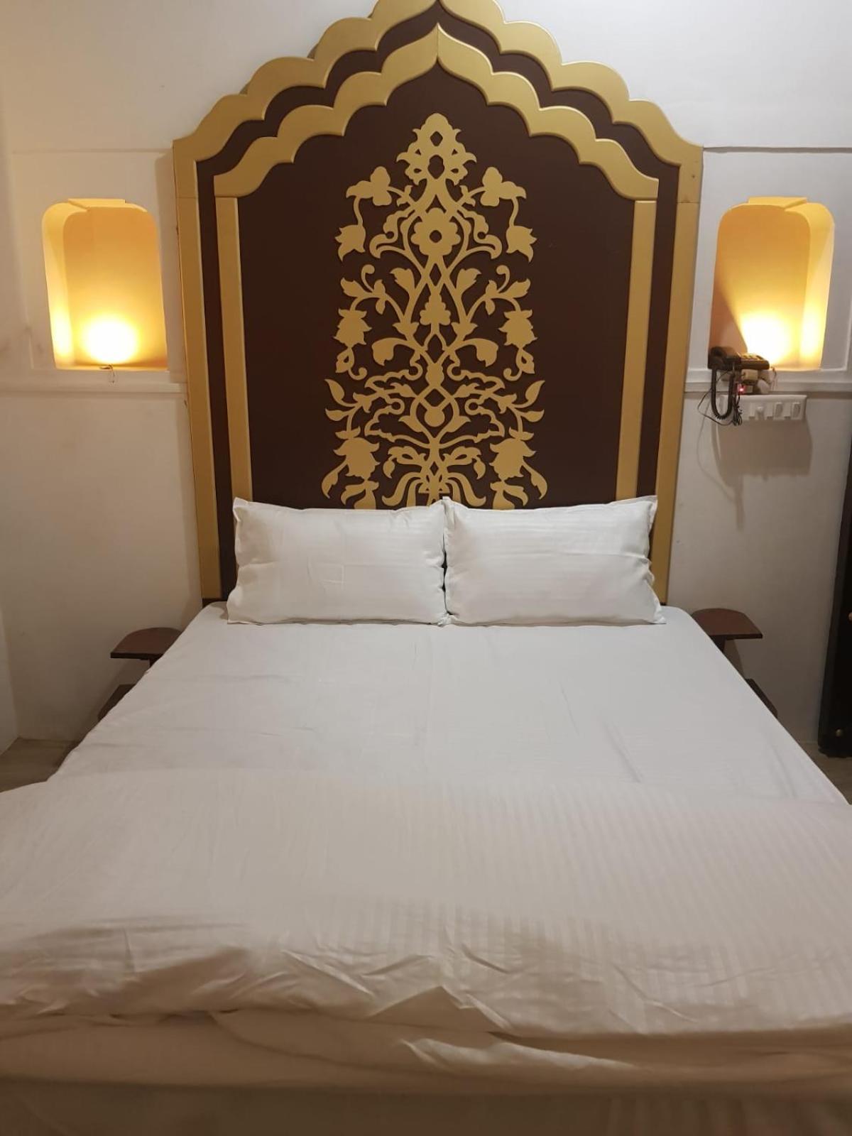 Deluxe Queen Suite