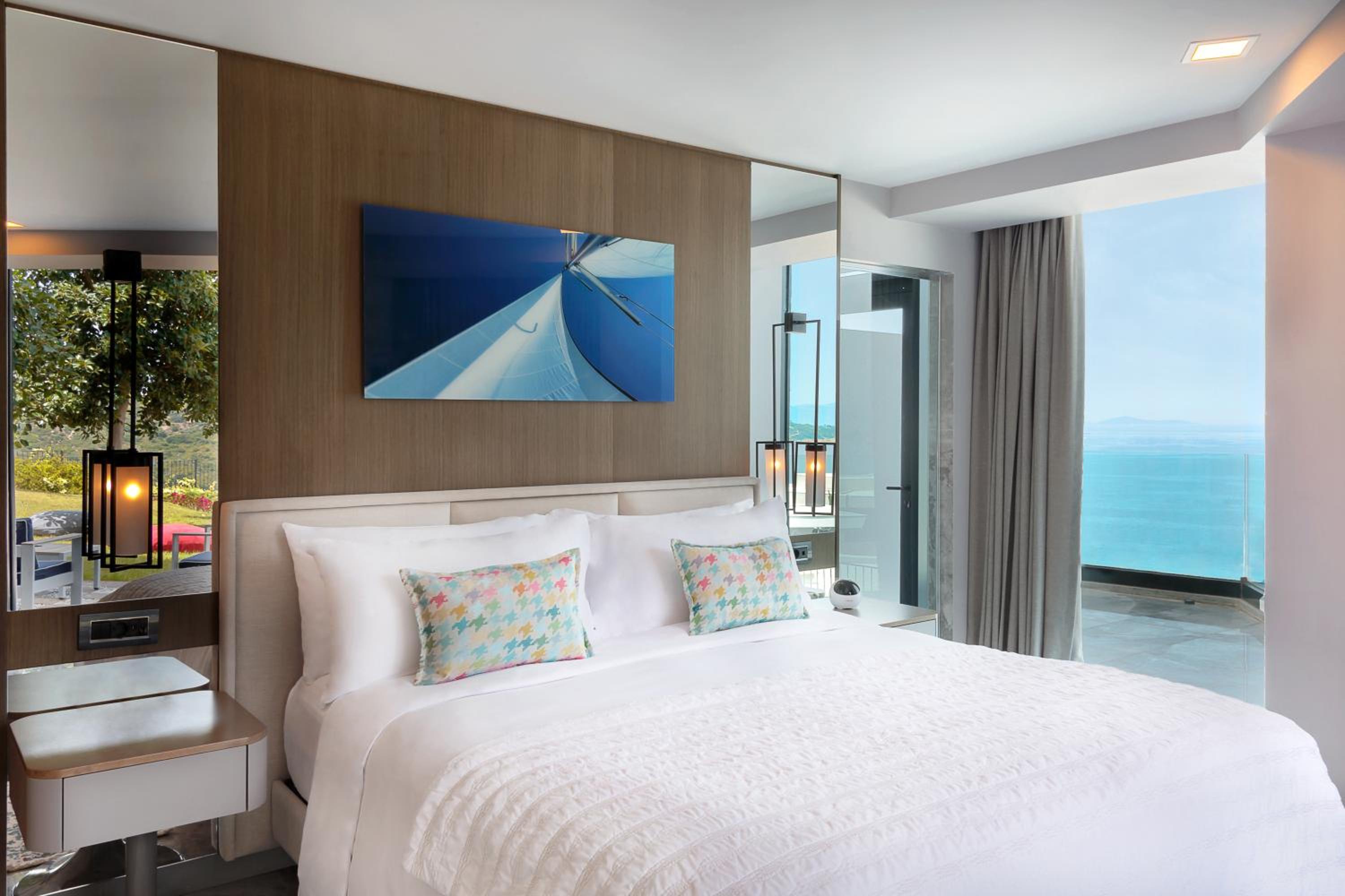 Deluxe Seaview with sofa, Guest room, 1 King, Sea view