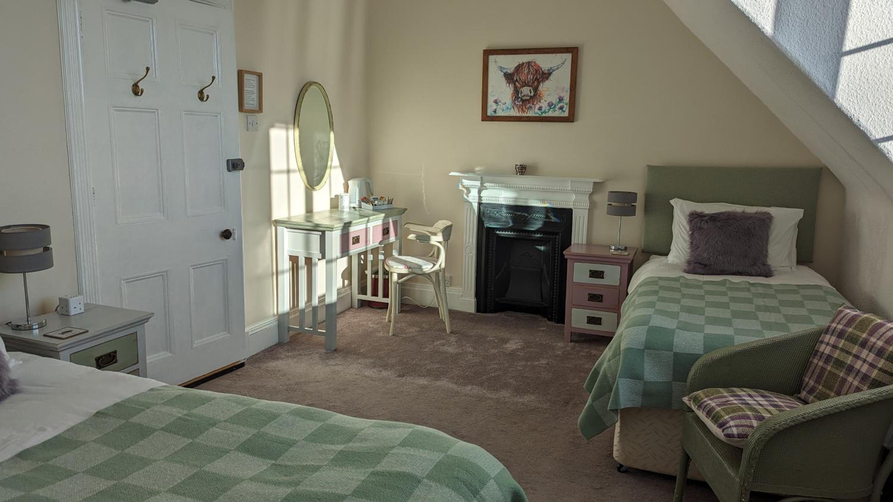 Twin Room with Private Bathroom - Photo 1