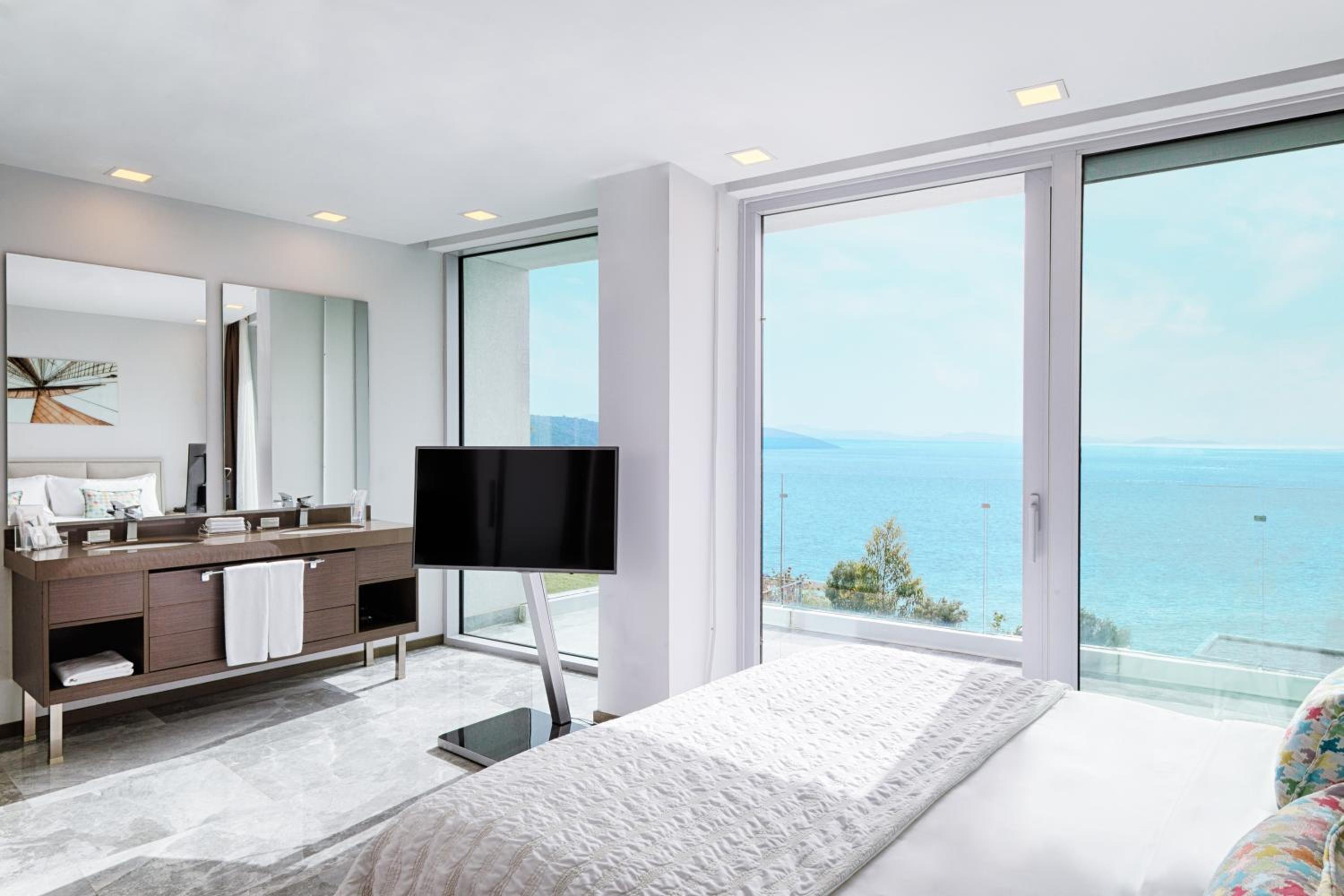 Family Terrace Residence with Sea View