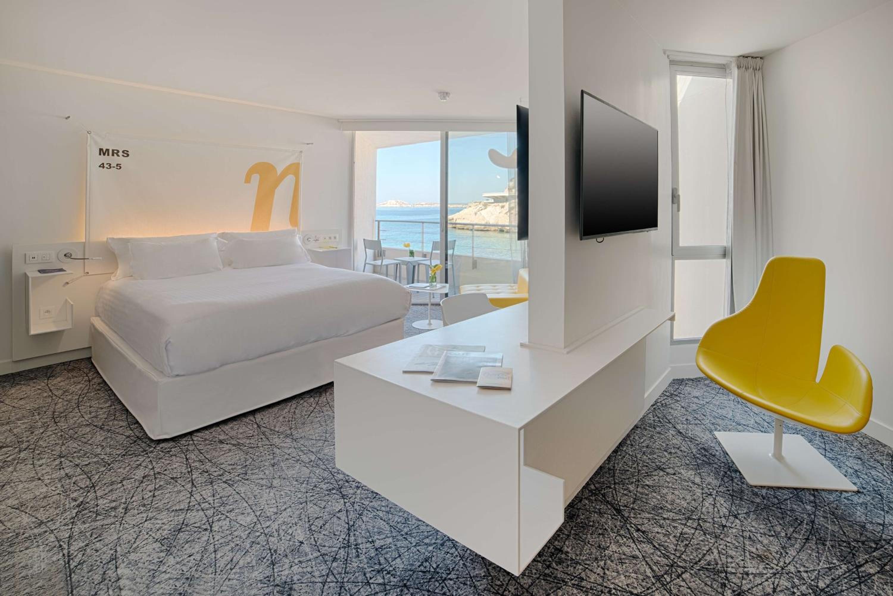 Nhow Sea View Suite (2 Adults + 2 Children) - Photo 2