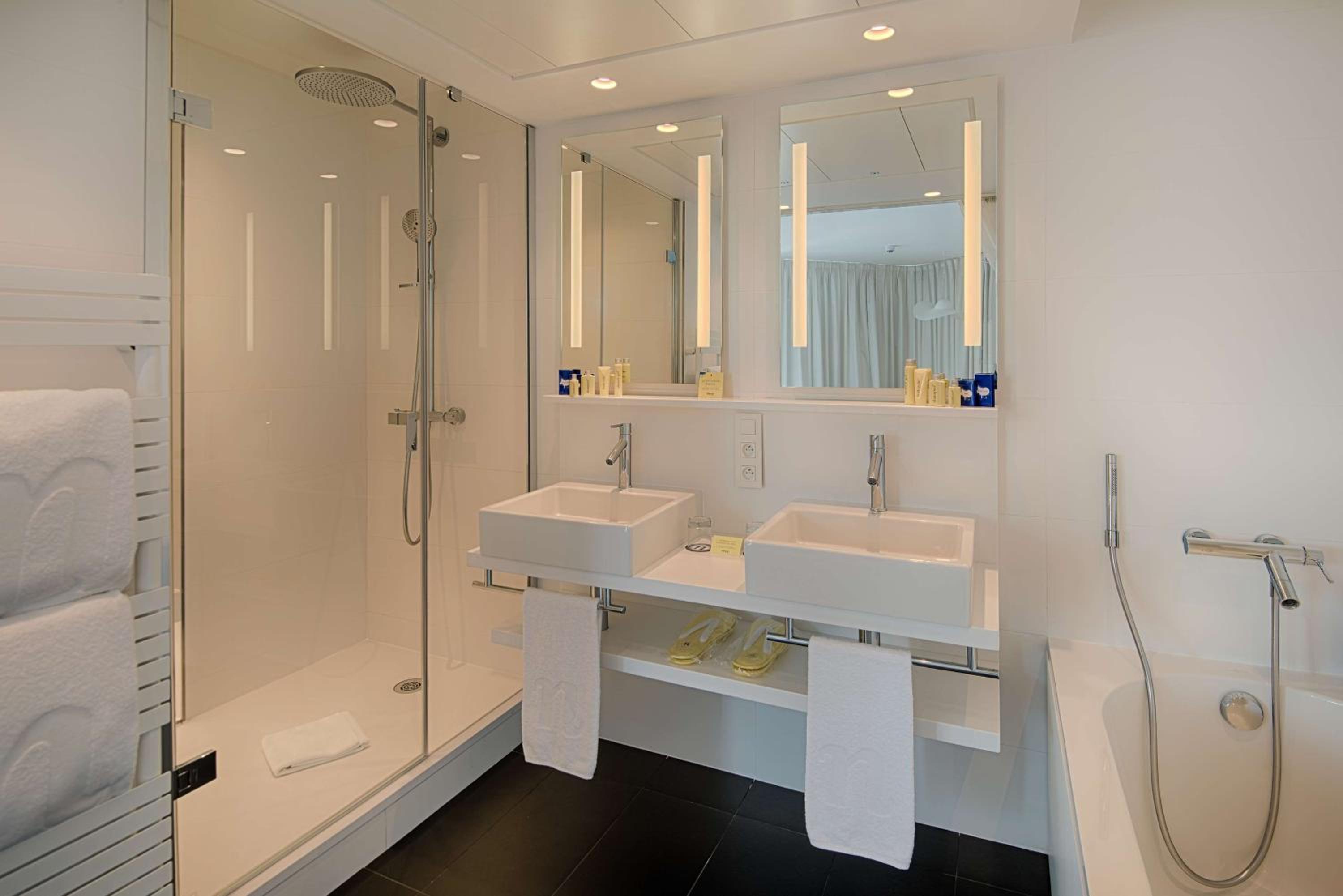 Nhow Sea View Suite (2 Adults + 2 Children) - Photo 3