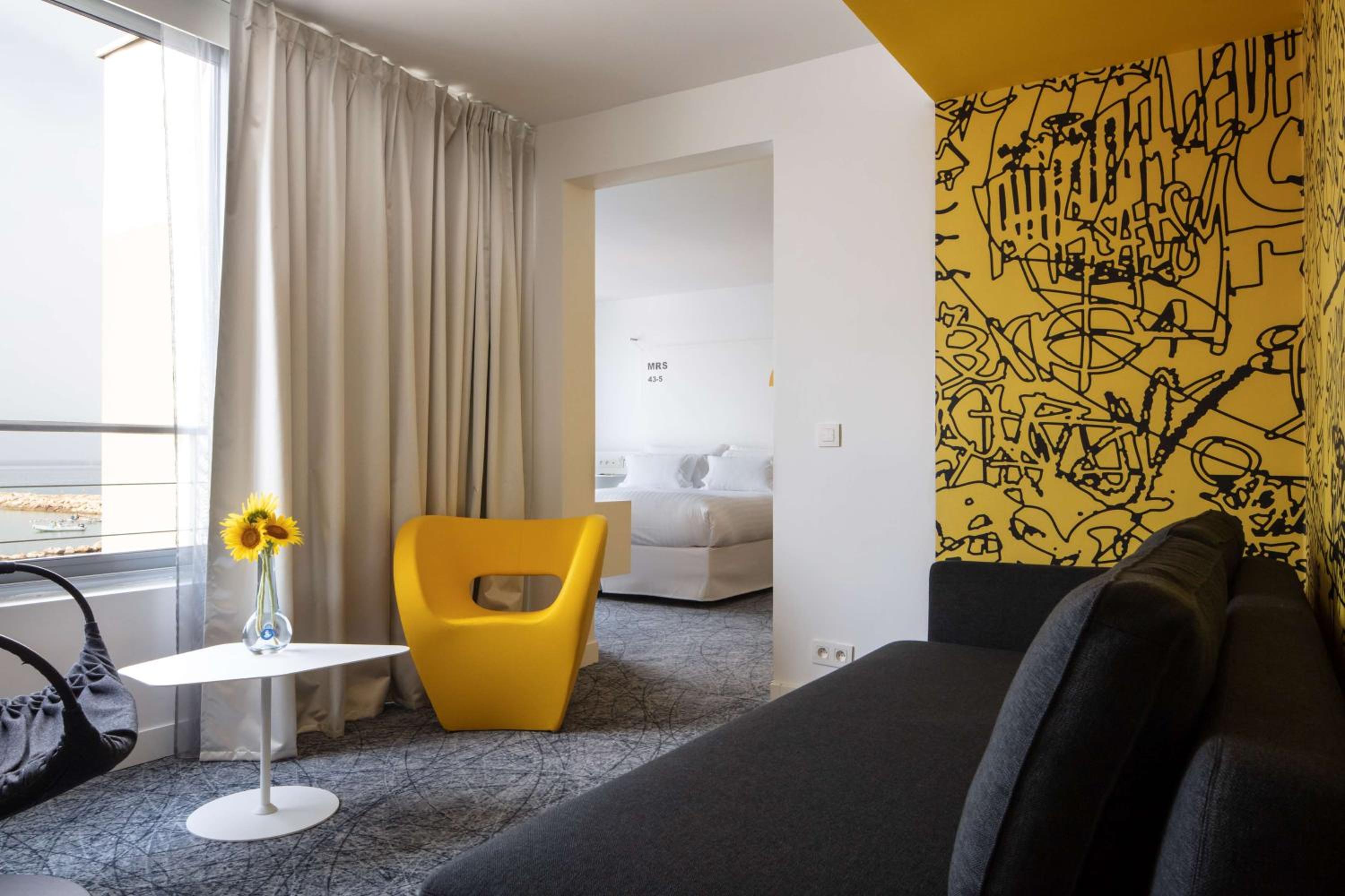nhow Family Room (3 Adults) - Photo 6