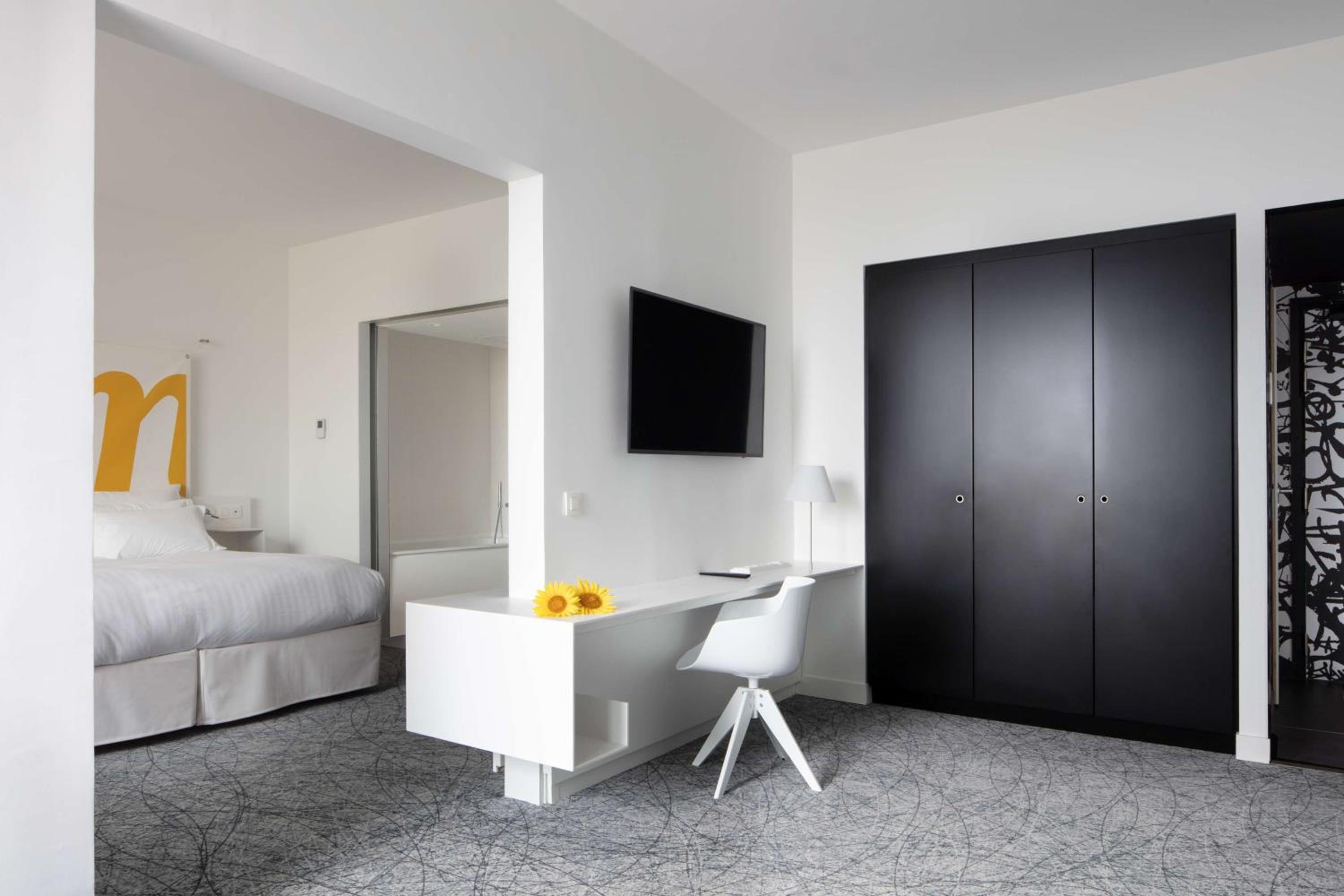 nhow Family Room (3 Adults) - Photo 4