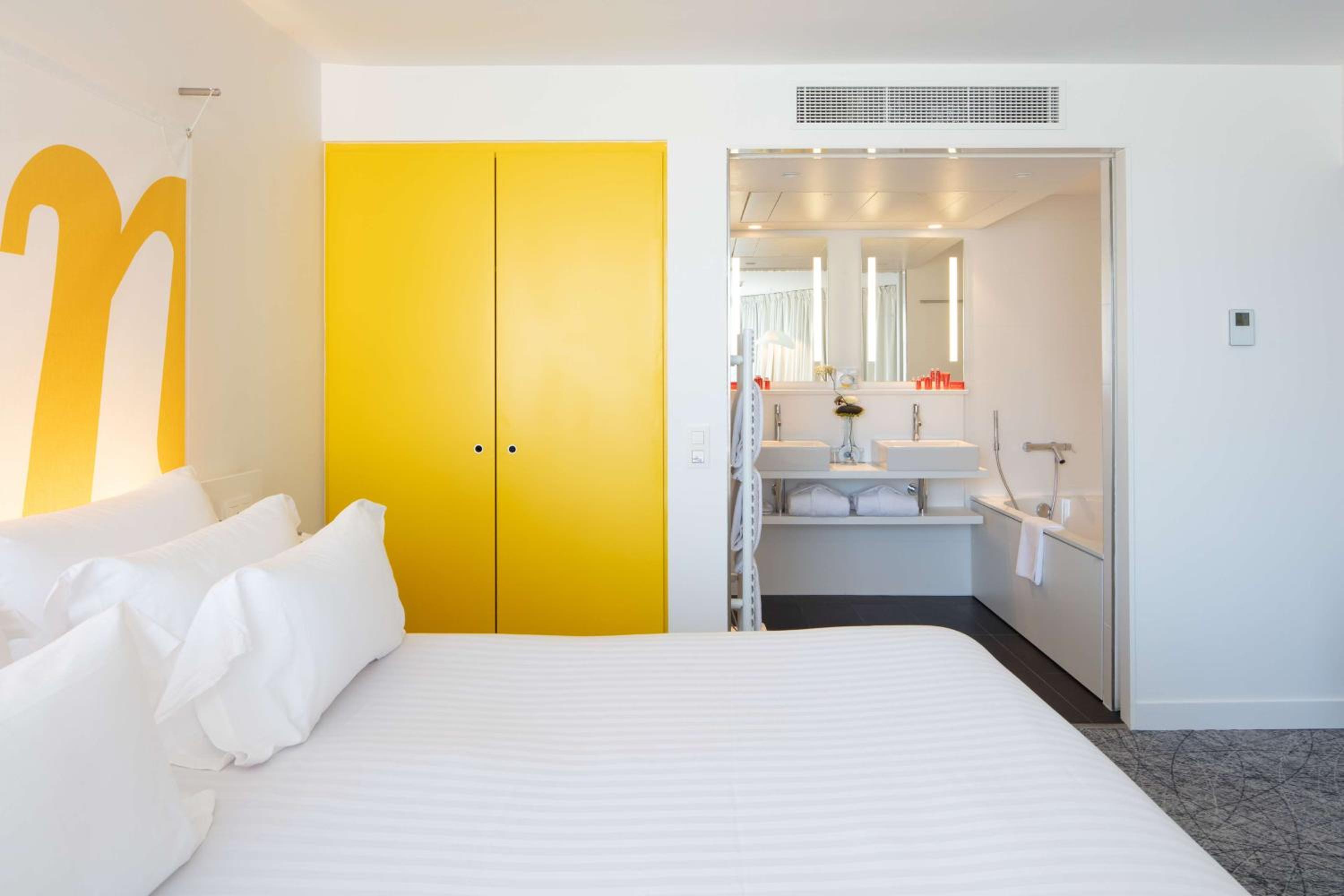 Nhow Sea View Suite (2 Adults + 2 Children) - Photo 1