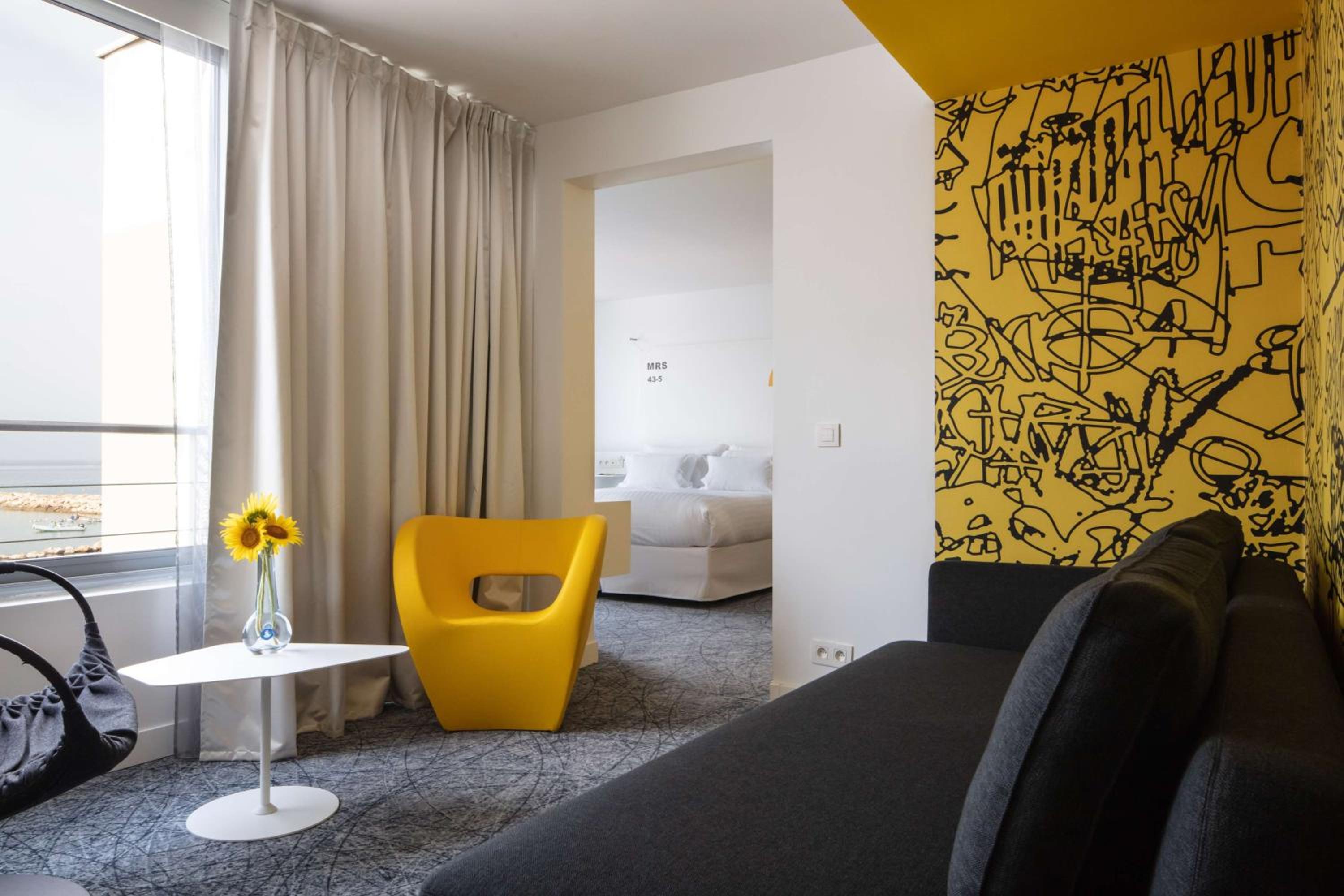 nhow Family Room (3 Adults) - Photo 9
