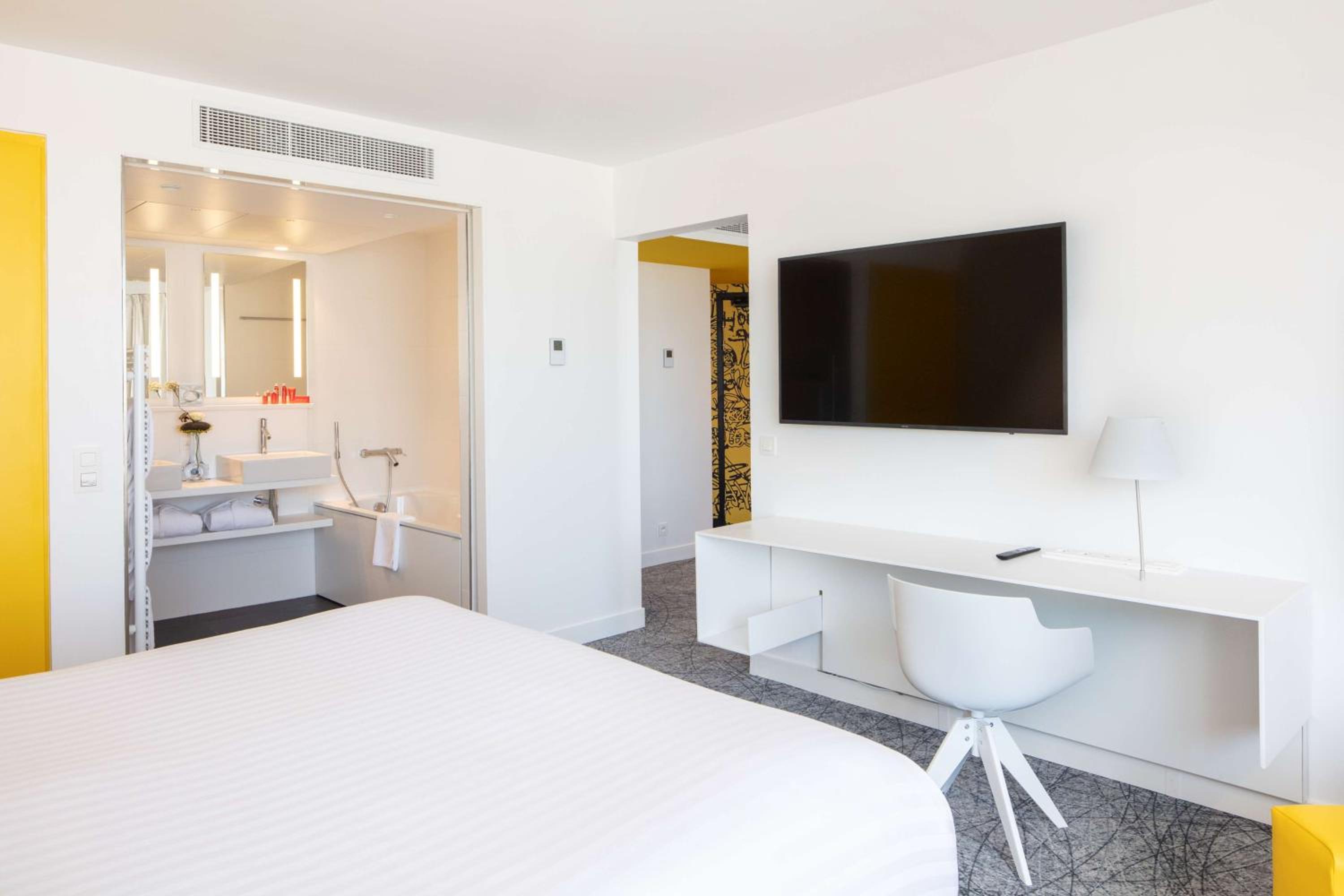 Nhow Sea View Suite (2 Adults + 2 Children) - Photo 4