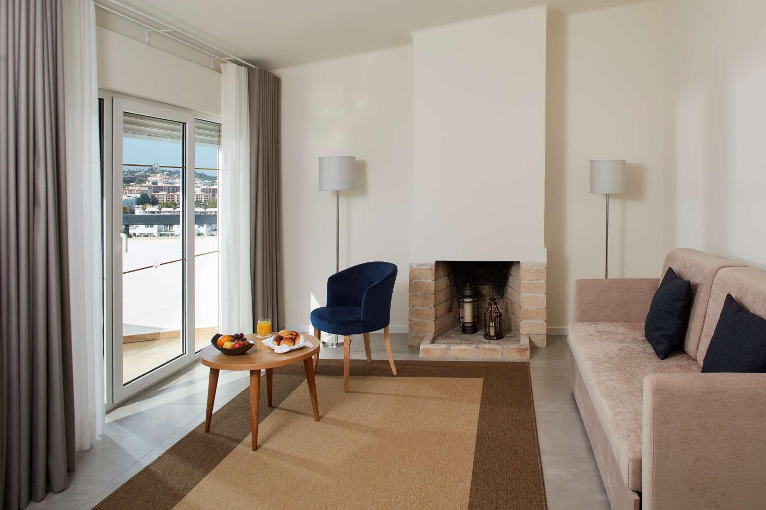 Suite - Photo 2