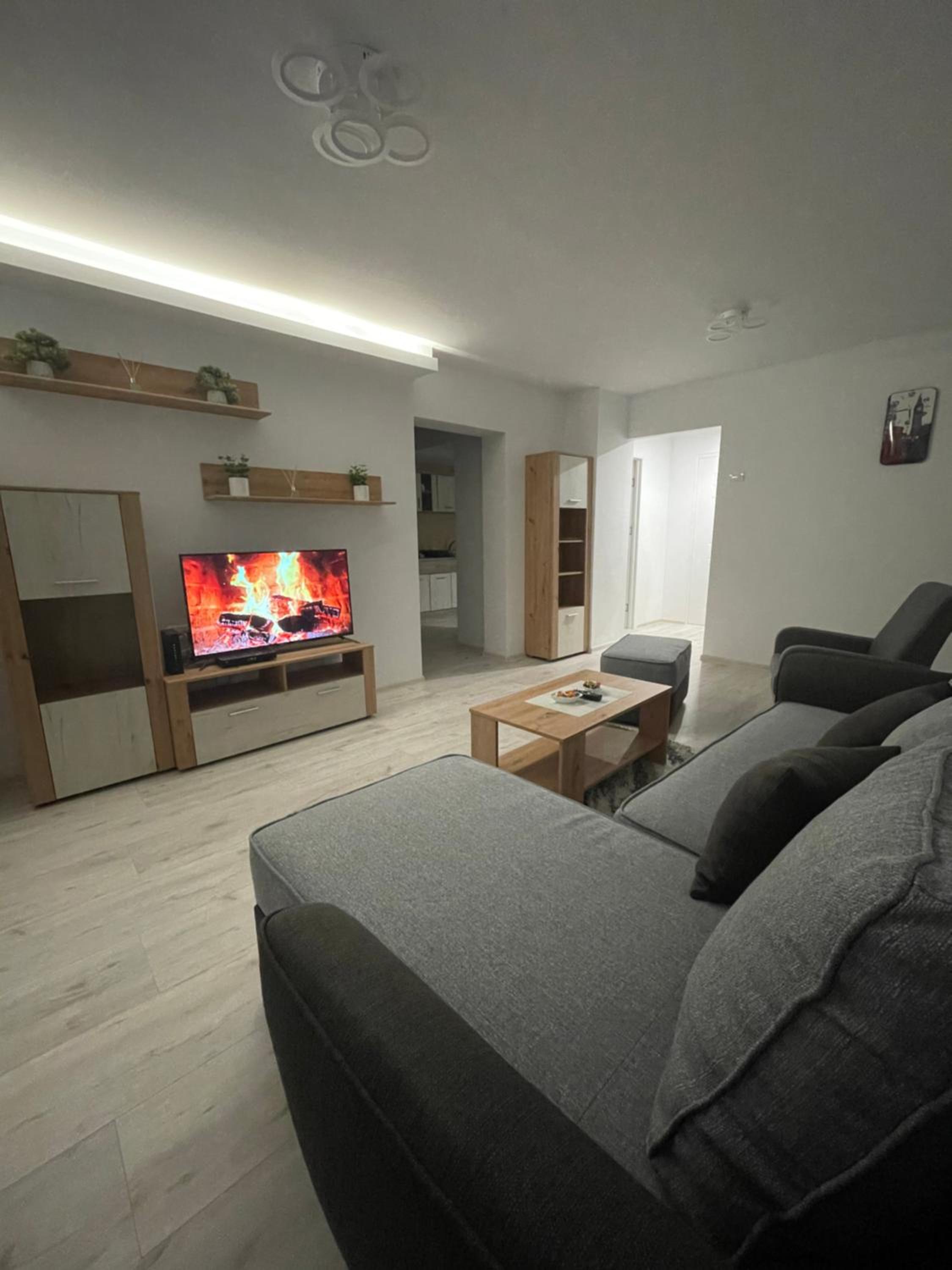 One-Bedroom Apartment photo 1