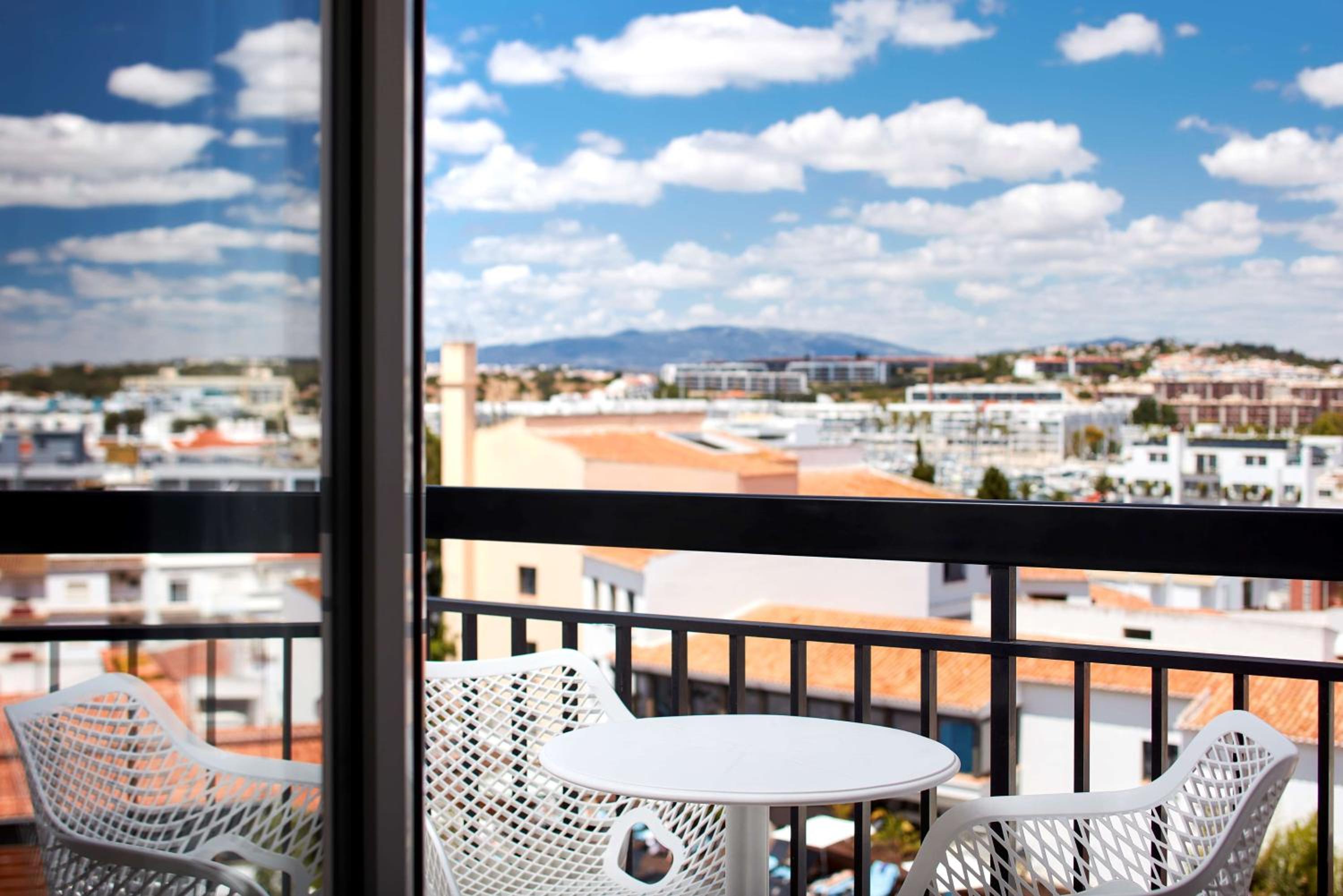 Suite - Photo 3