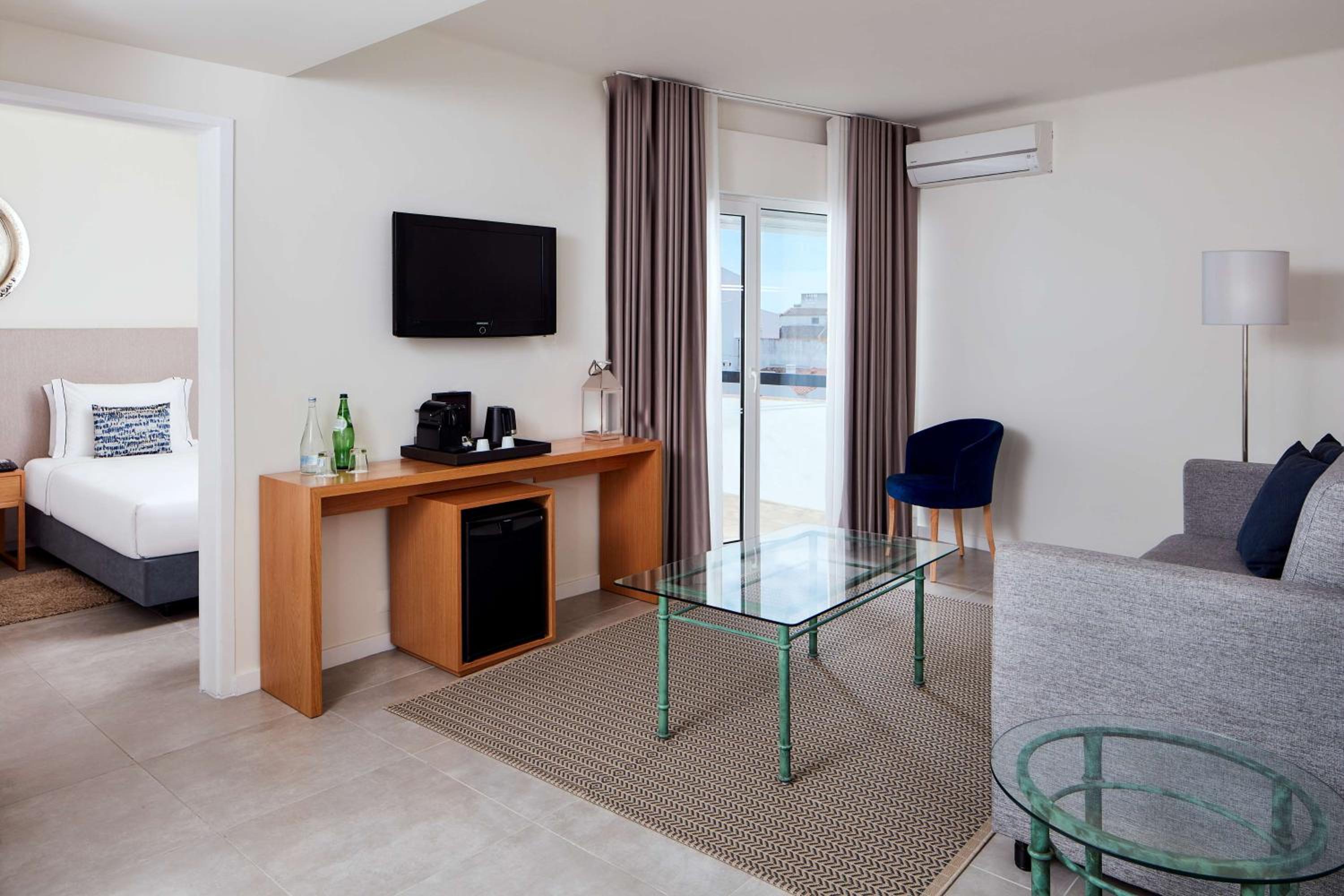 Suite - Photo 4