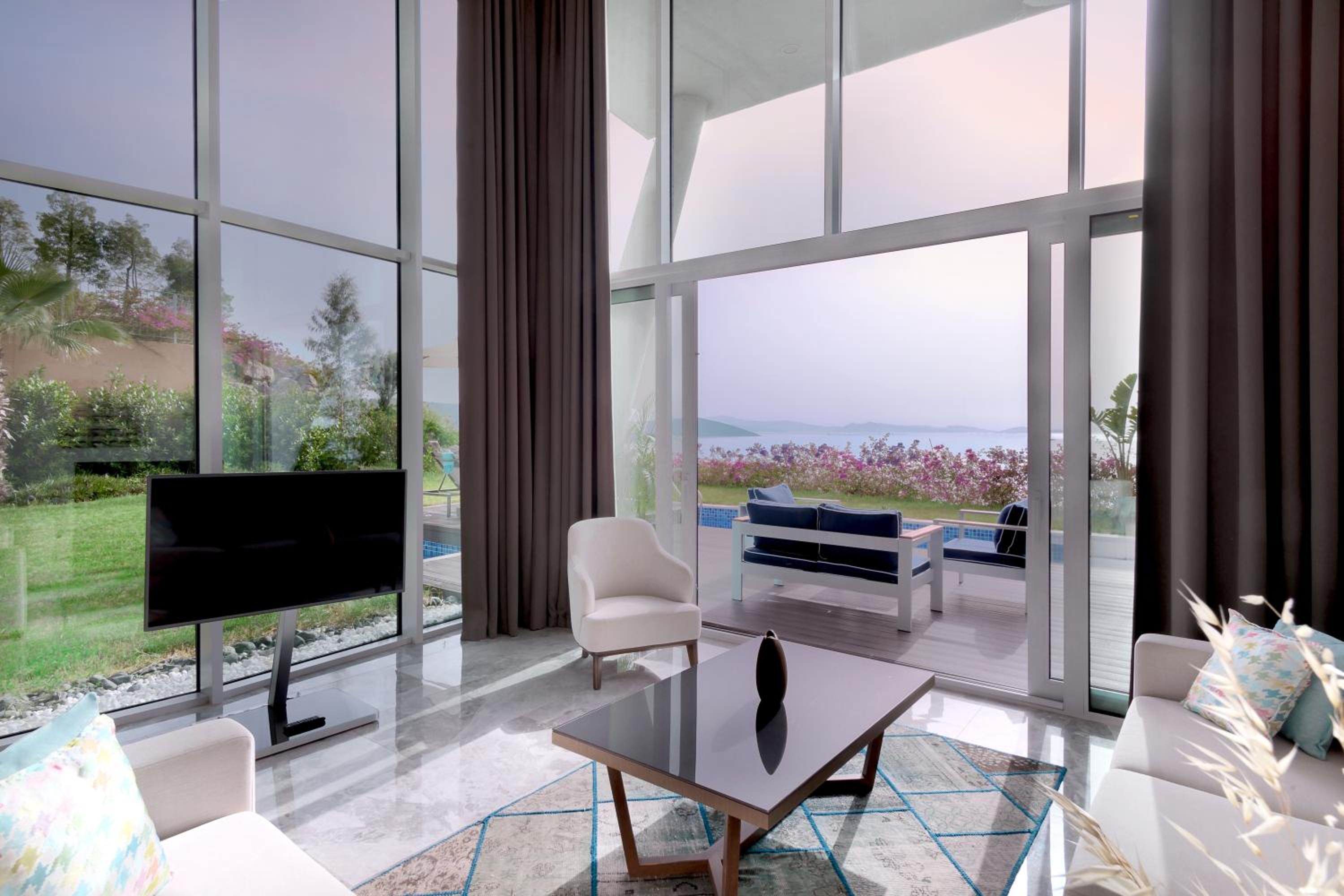 Pool Villa, 4 Bedroom Villa, Sea view, Balcony thumbnail 6