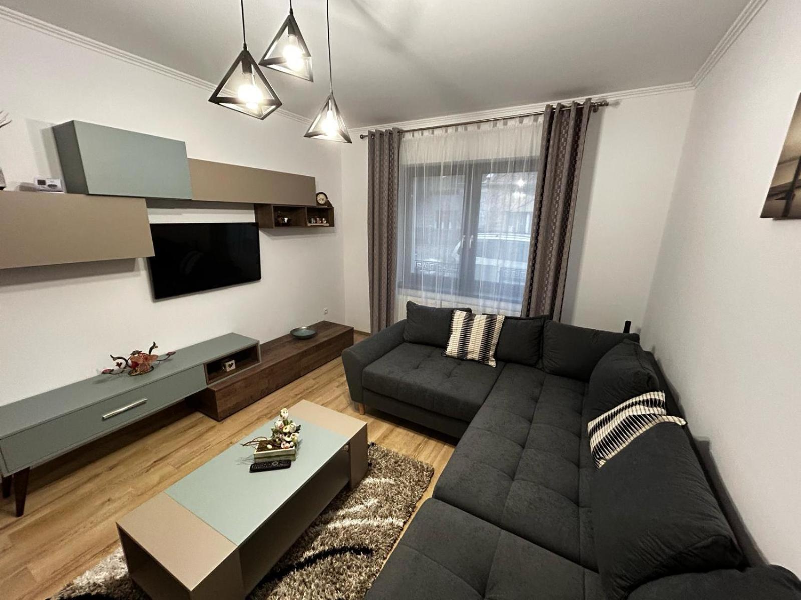 One-Bedroom Apartment photo 1