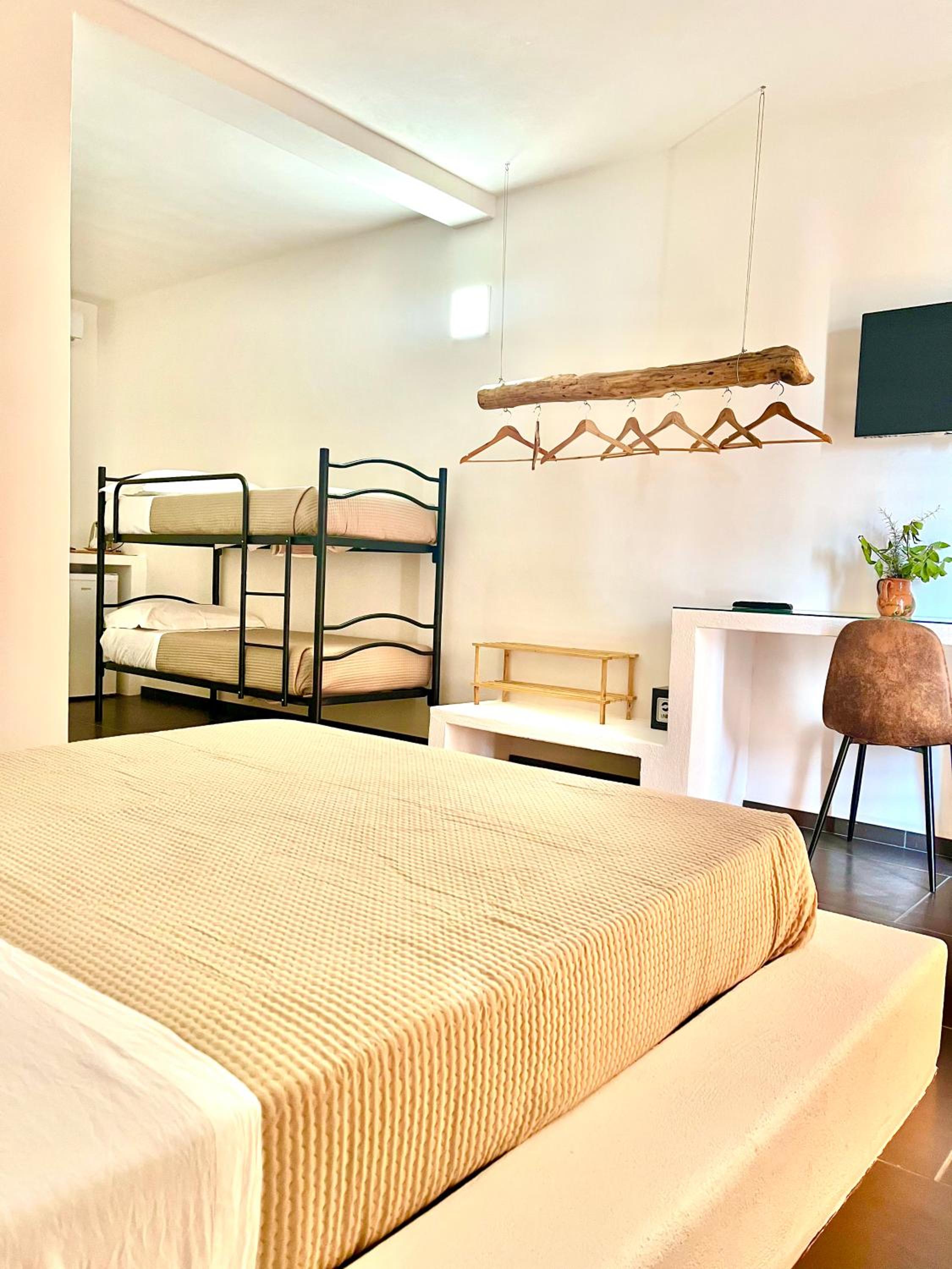Quadruple Room - Photo 1