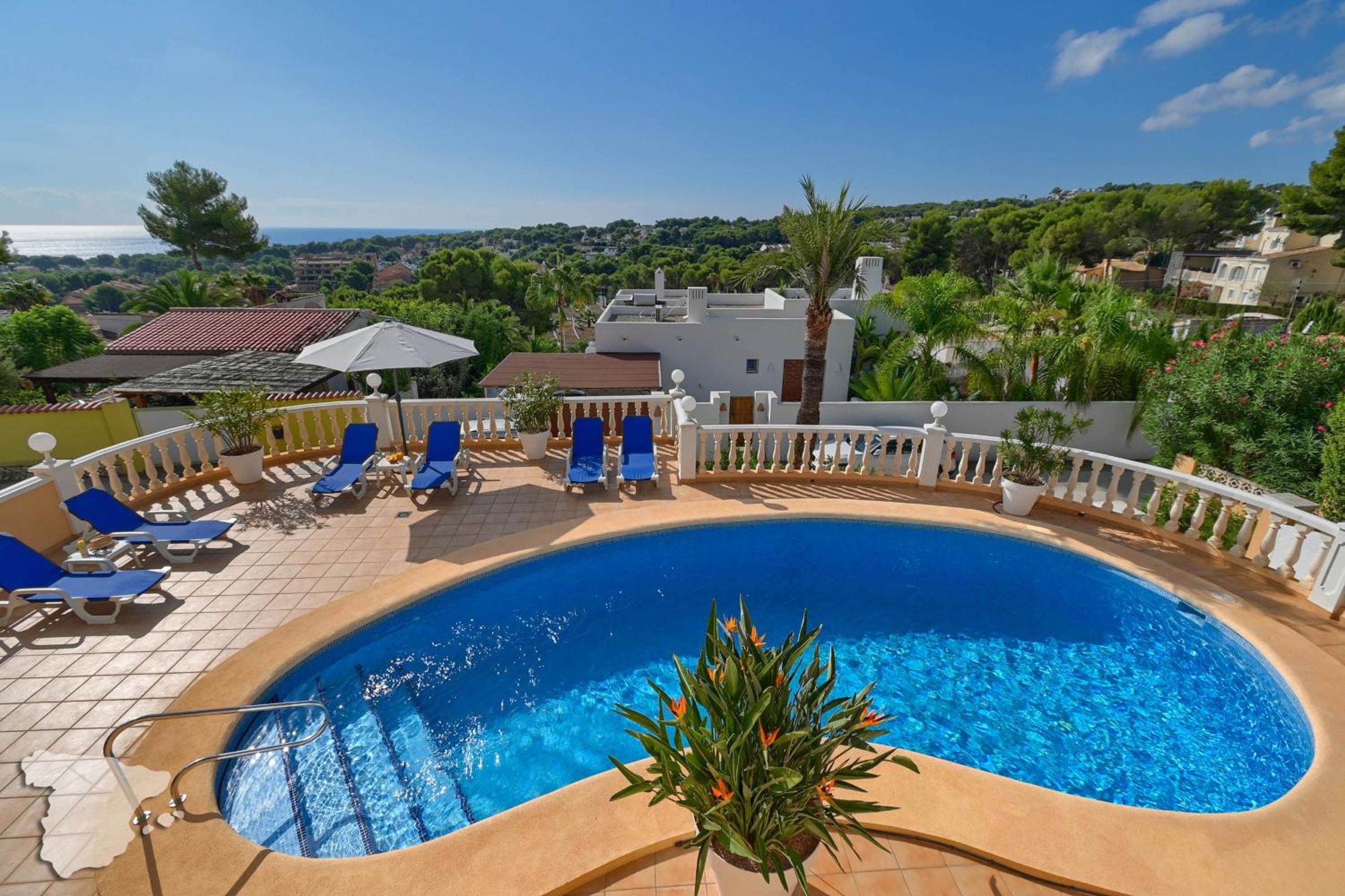 Three-Bedroom Villa photo 2
