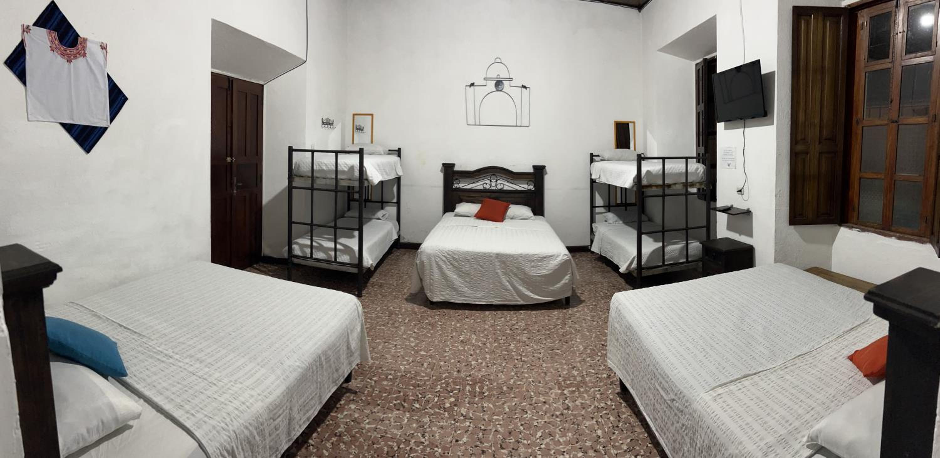 Family Room with Private Bathroom photo 1