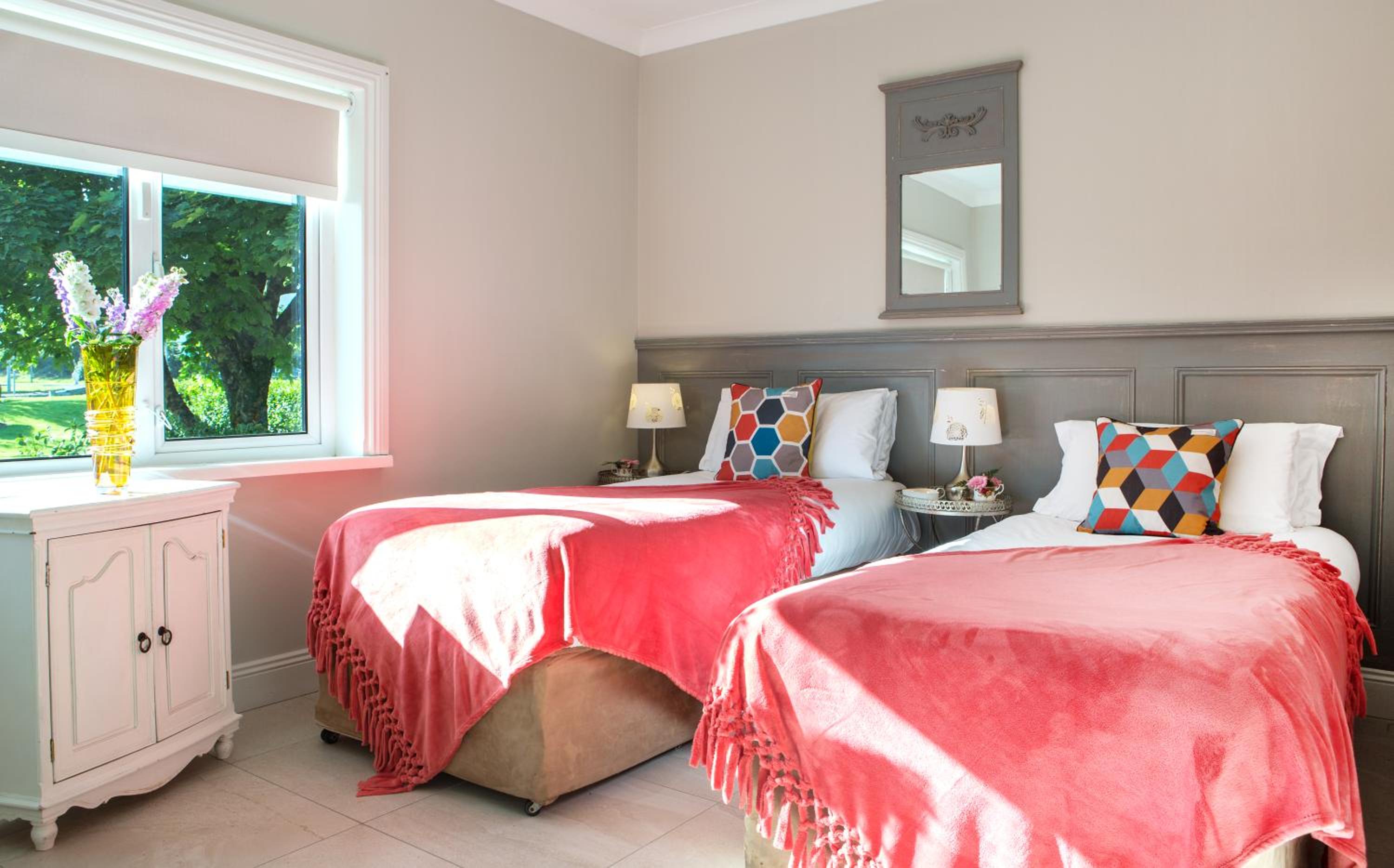 Two-Bedroom Bungalow - Photo 4