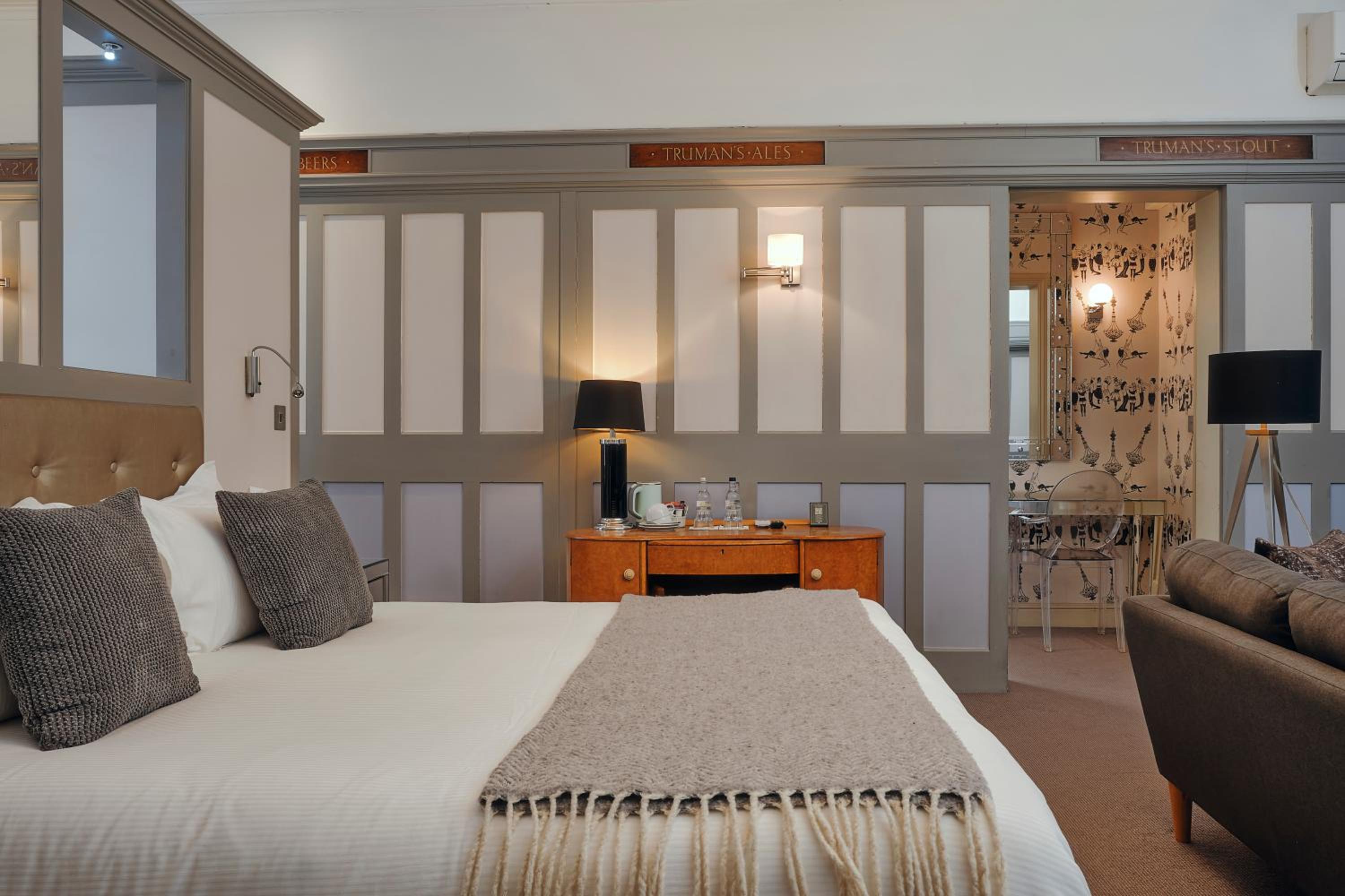 One-Bedroom Suite photo 1