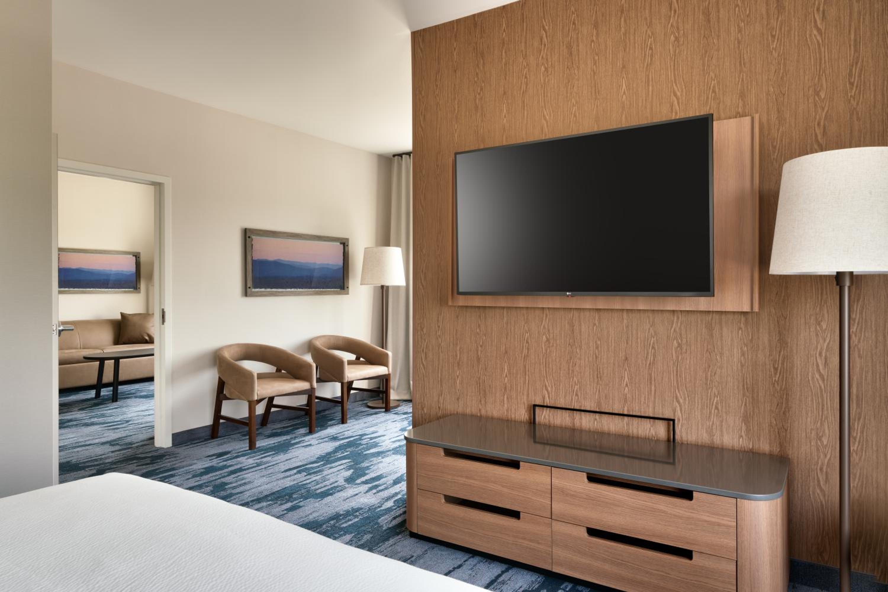 One-Bedroom Executive King Suite with Sofa Bed - Photo 7