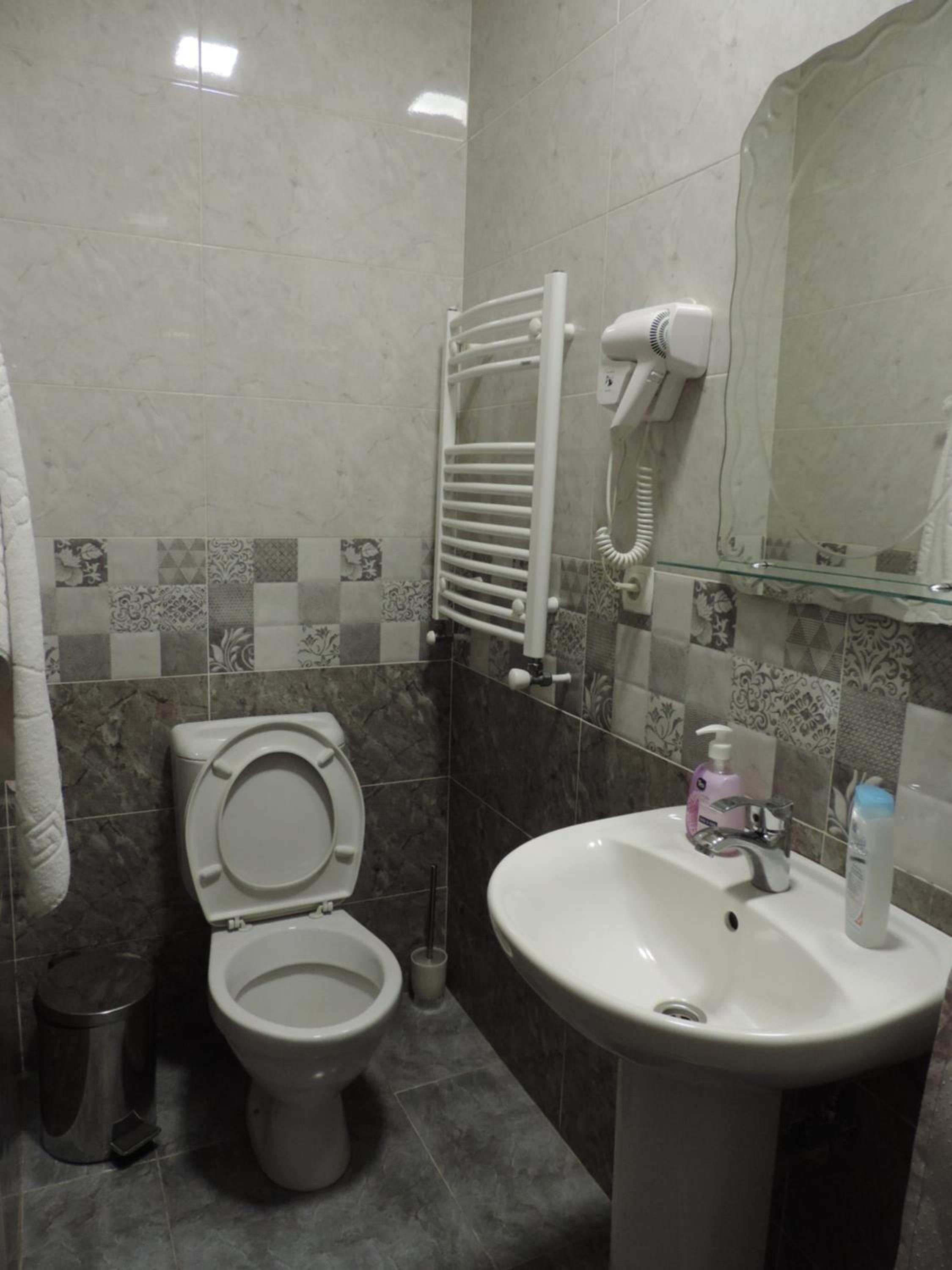 Twin Room With Bathroom photo 2