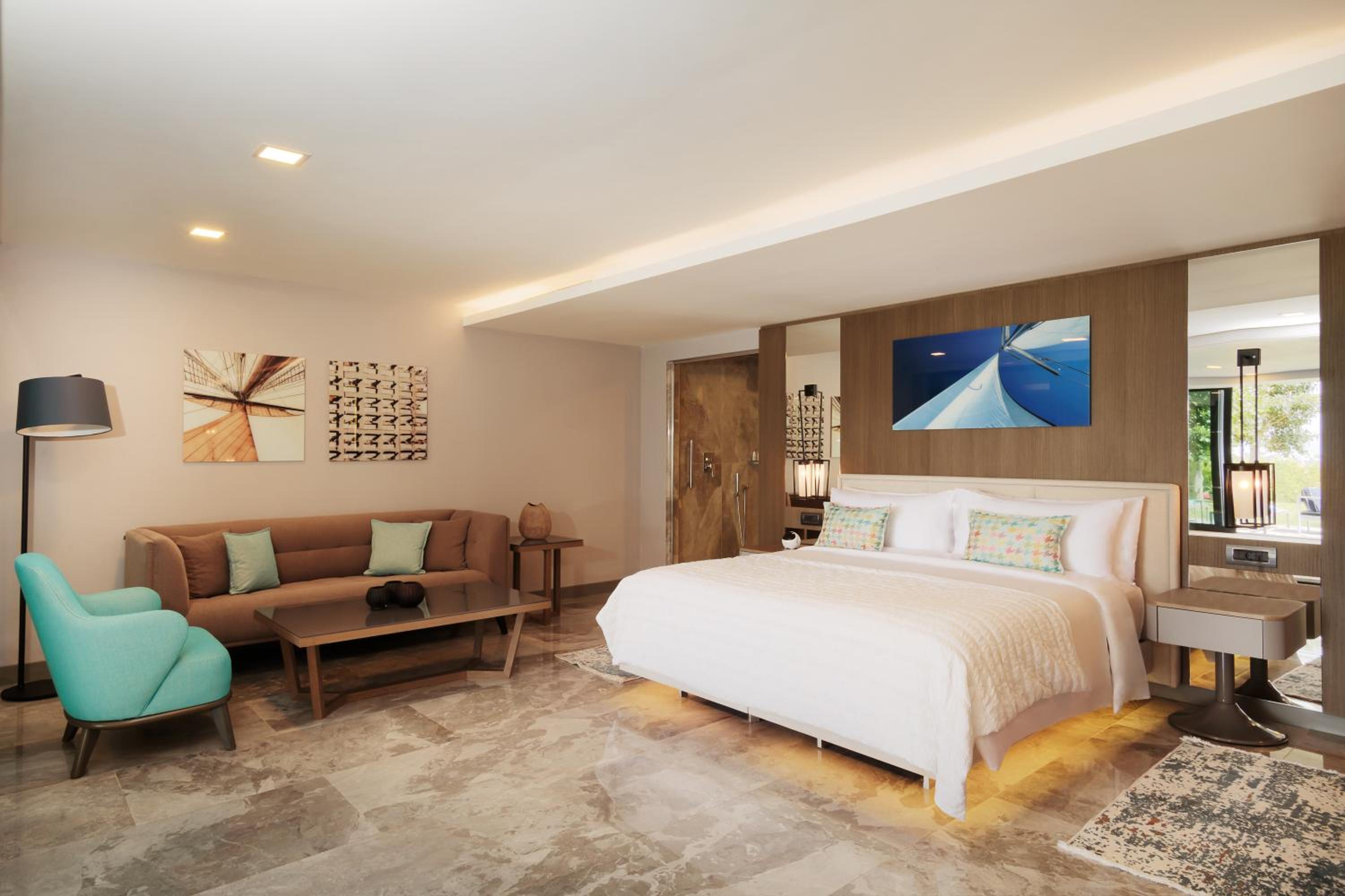 Indoor Grand Pool Suite, 1 Bedroom Suite, 1 King, Sea view
