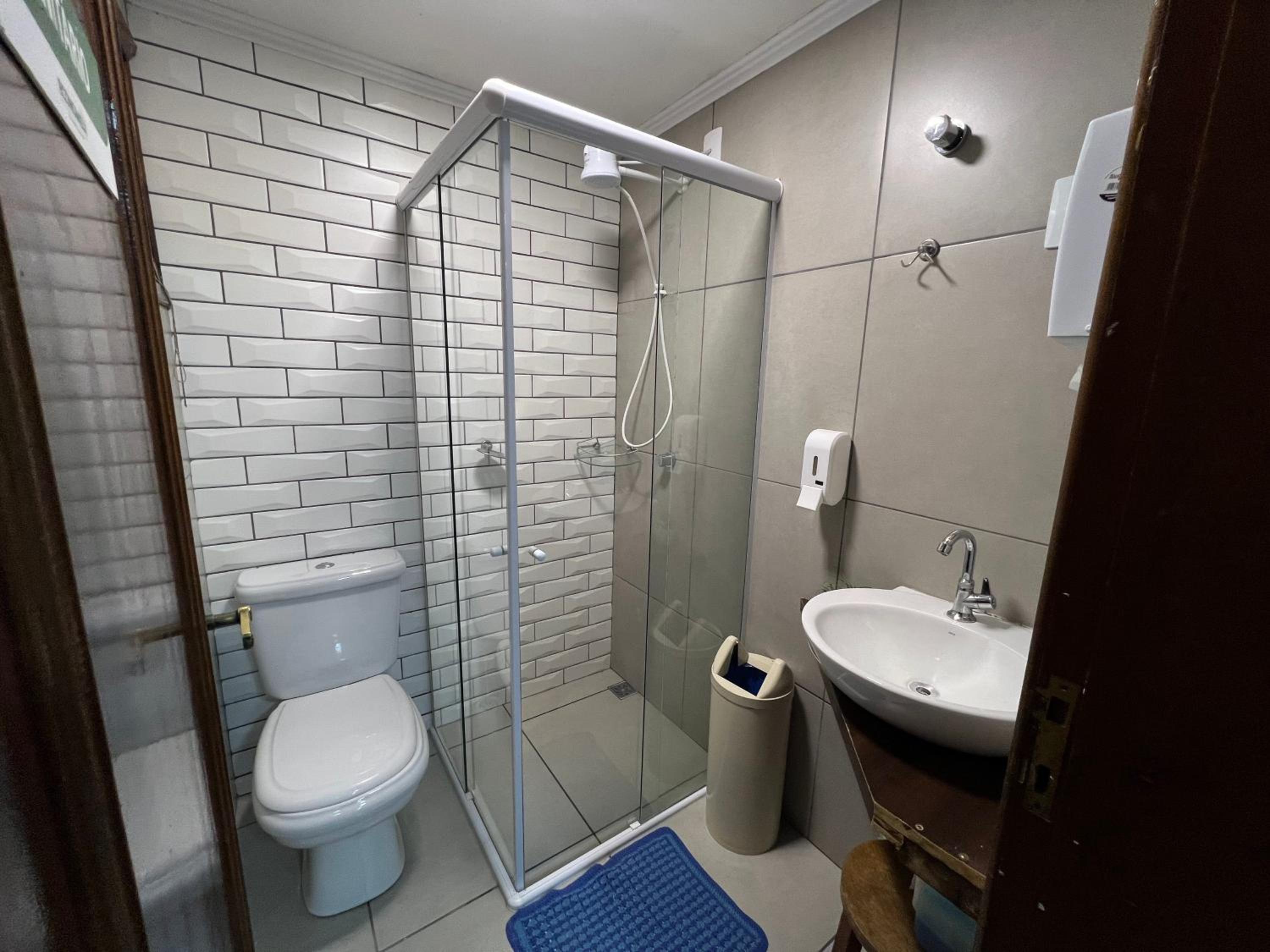 Quadruple Room with Shared Bathroom photo 2