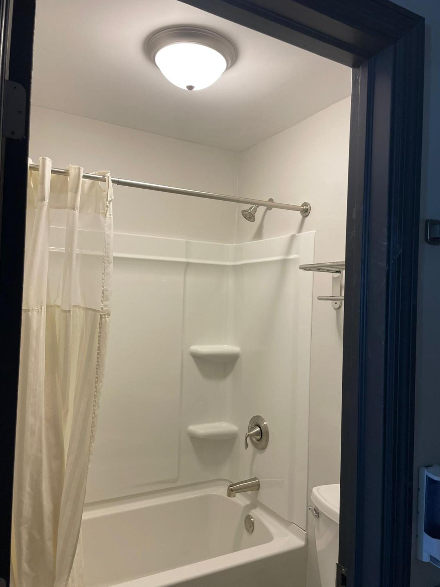 King Room - Non-Smoking - Photo 2