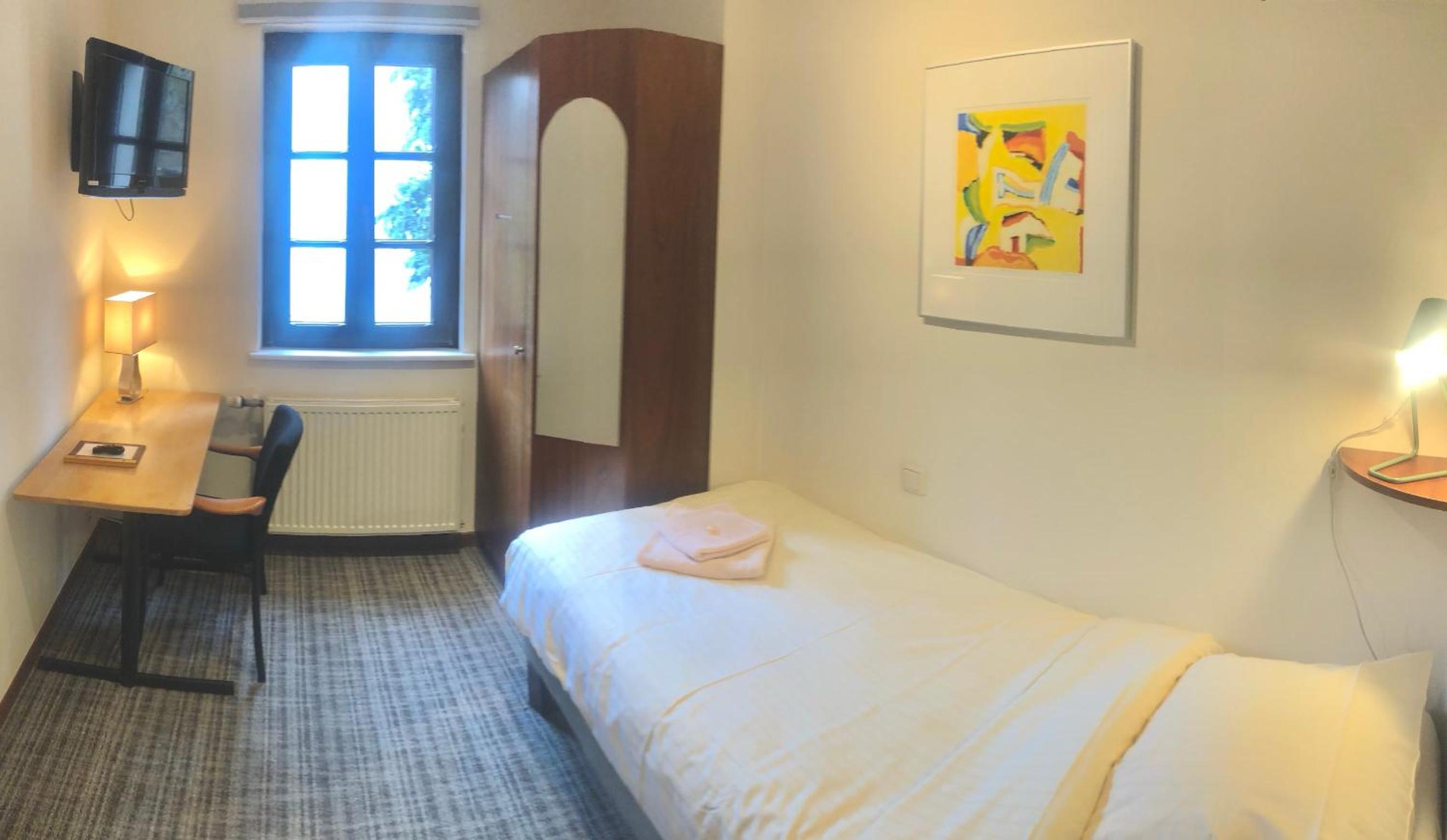 Single Room photo 2