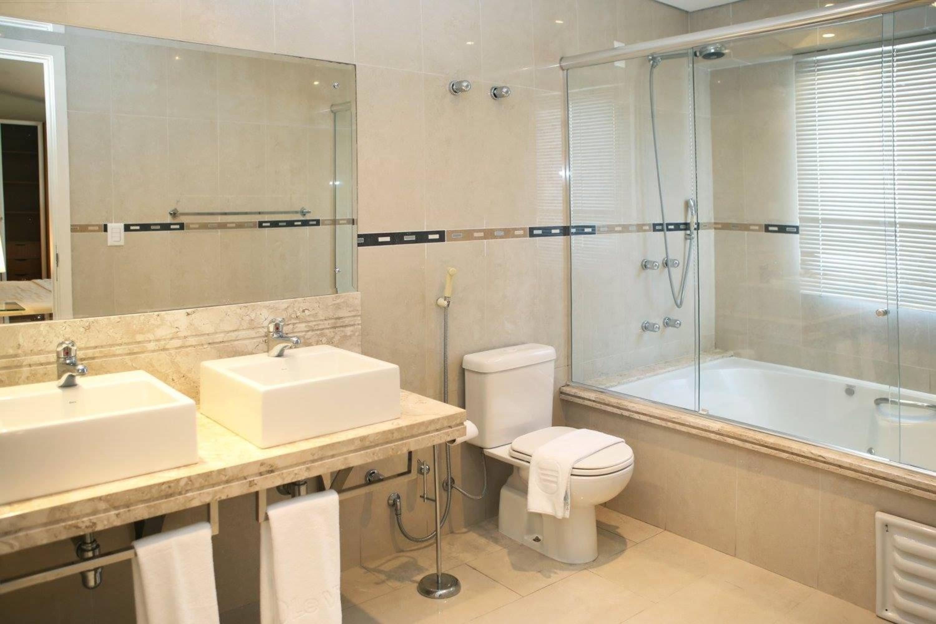 Suite with Spa Bath photo 3