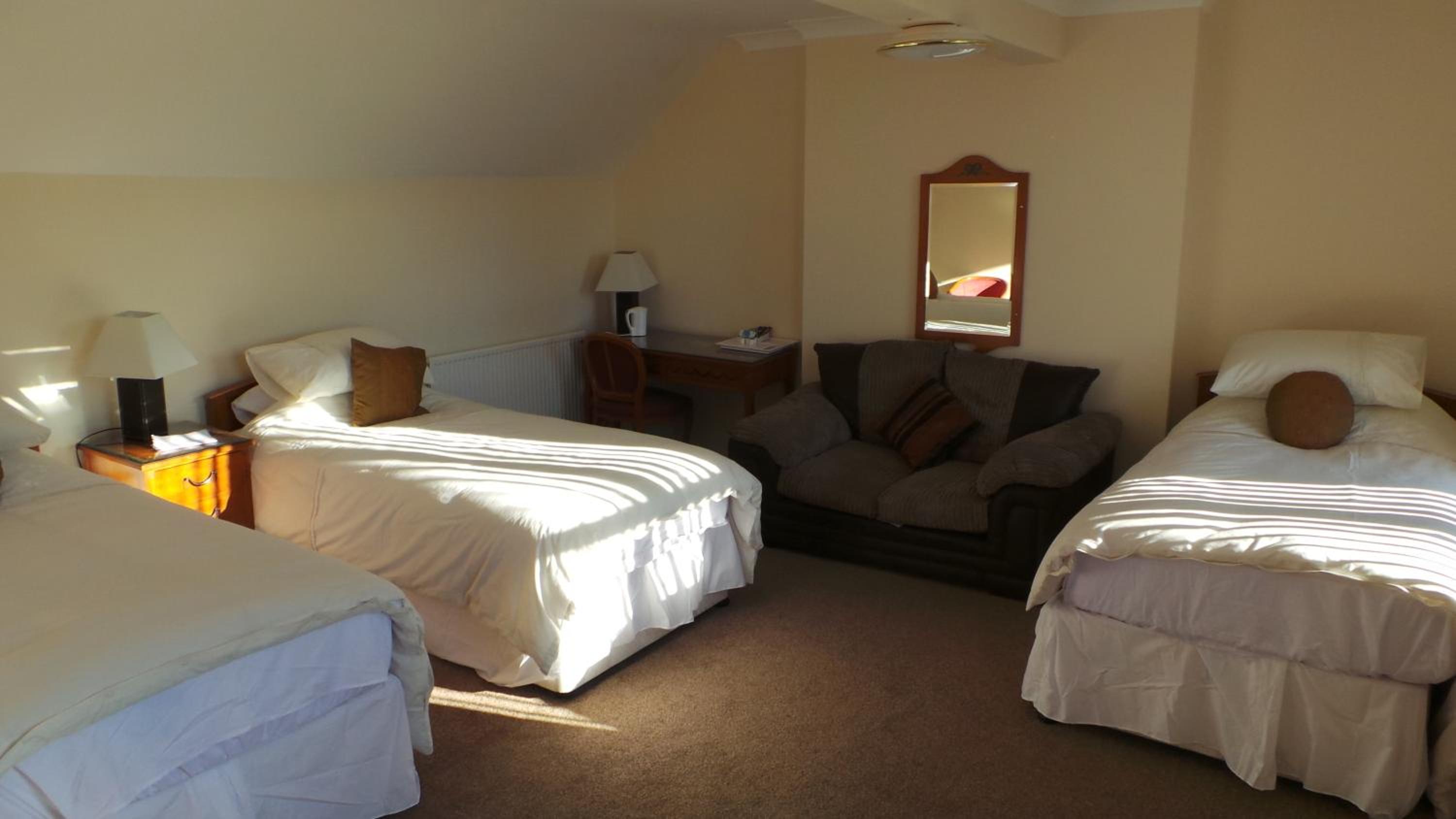 Comfort Triple Room with Shower - Photo 3