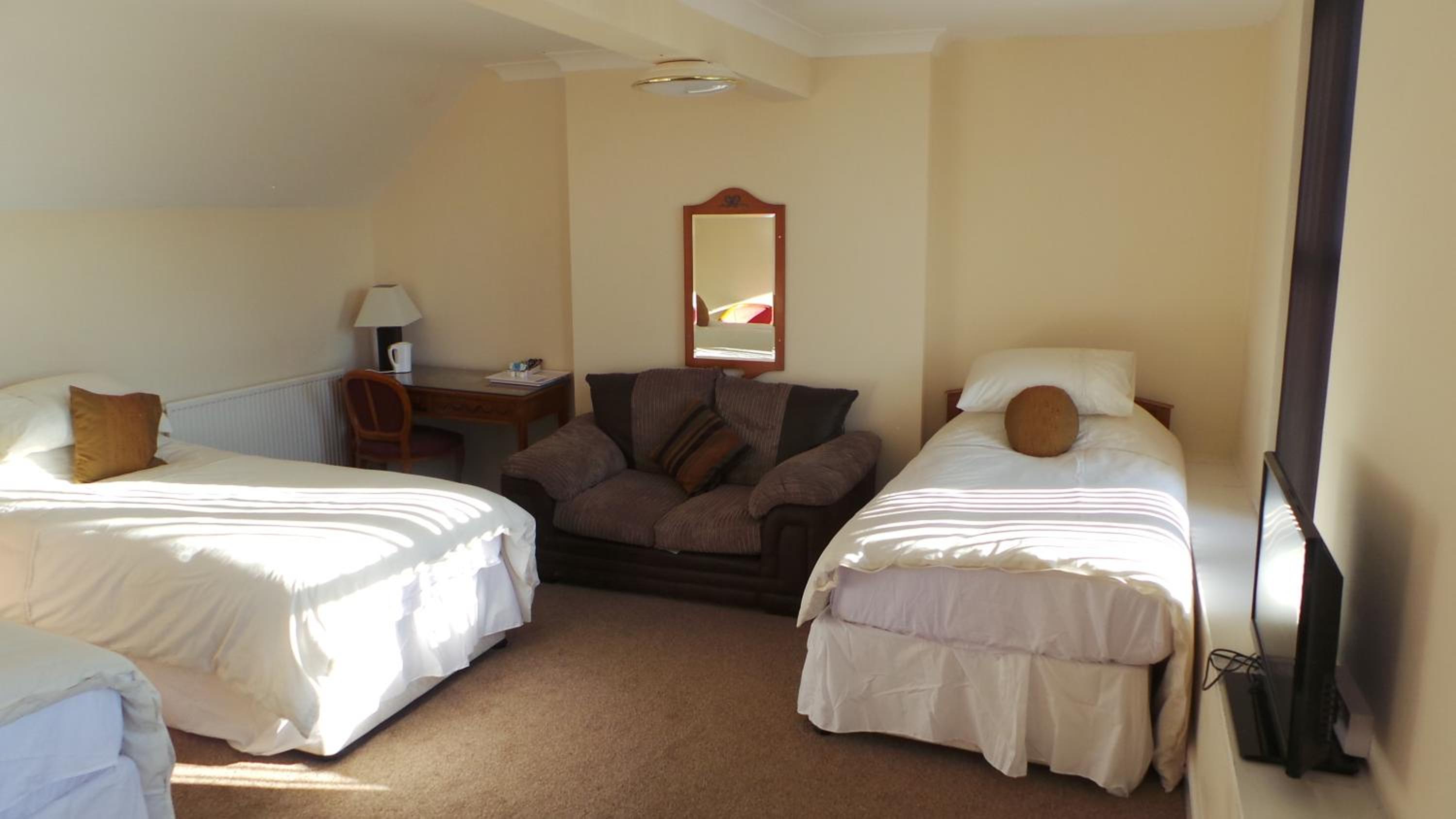 Comfort Triple Room with Shower - Photo 4