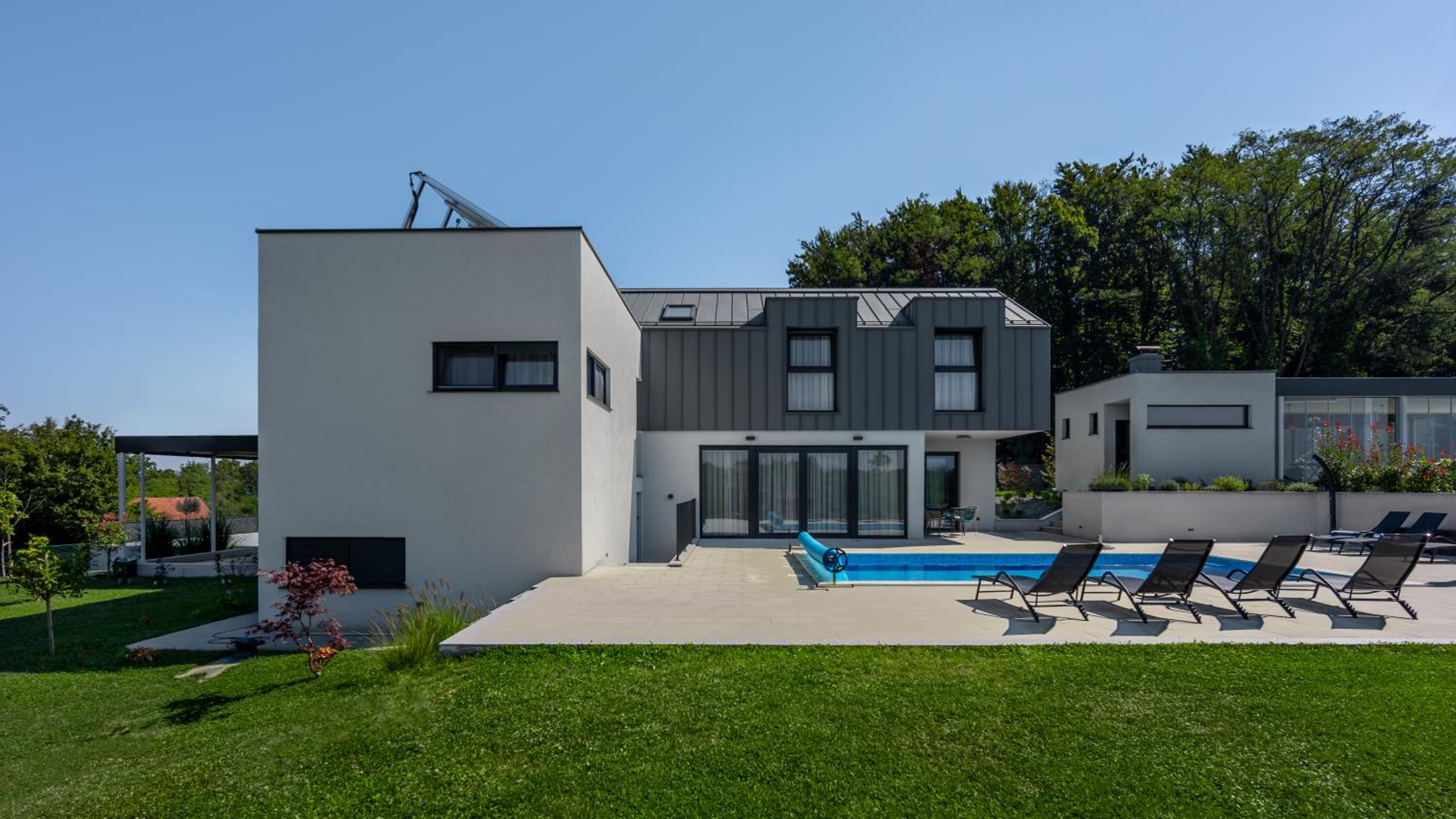 Villa photo 2