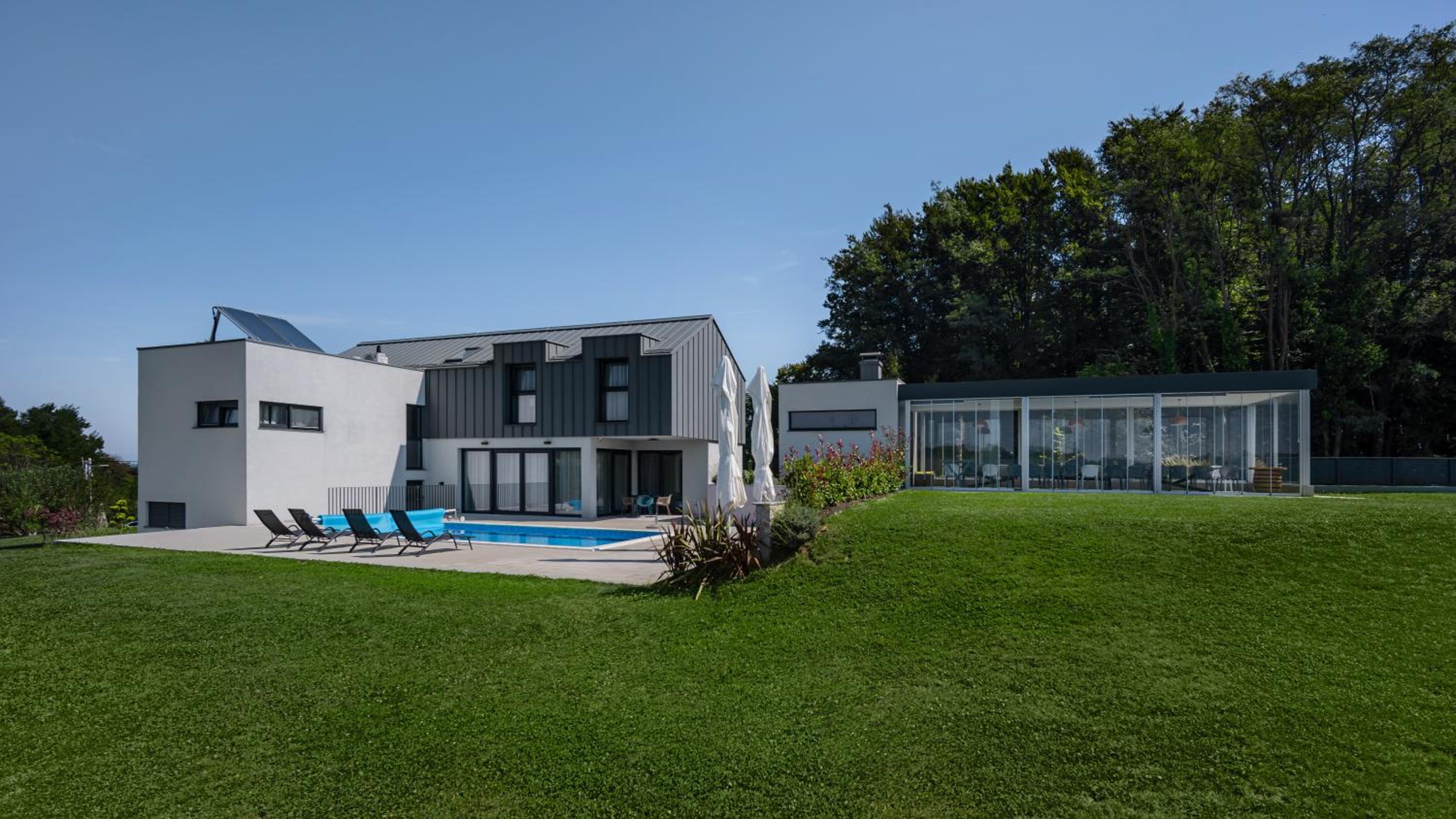 Villa photo 3