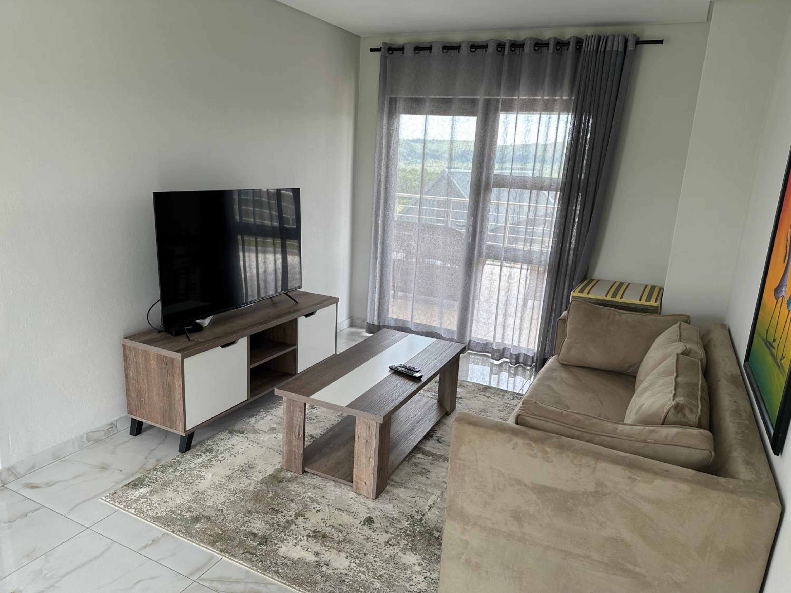 Four-Bedroom House photo 2