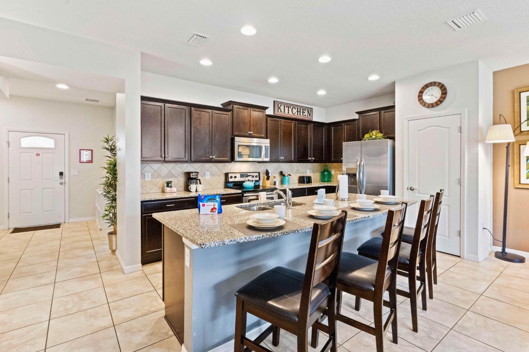 Five-Bedroom House - Photo 7