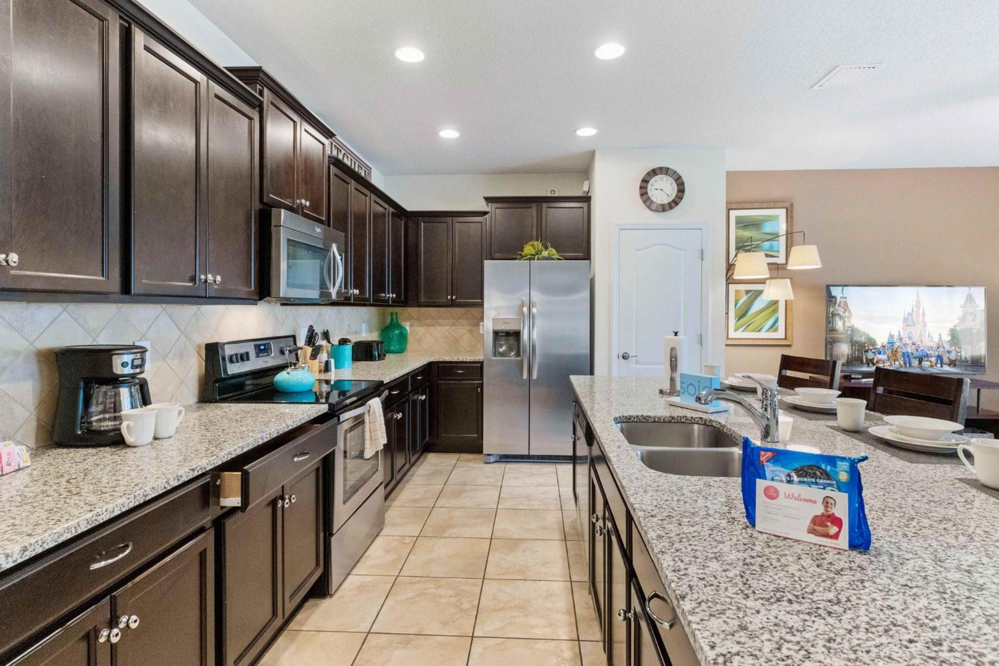 Five-Bedroom House - Photo 8