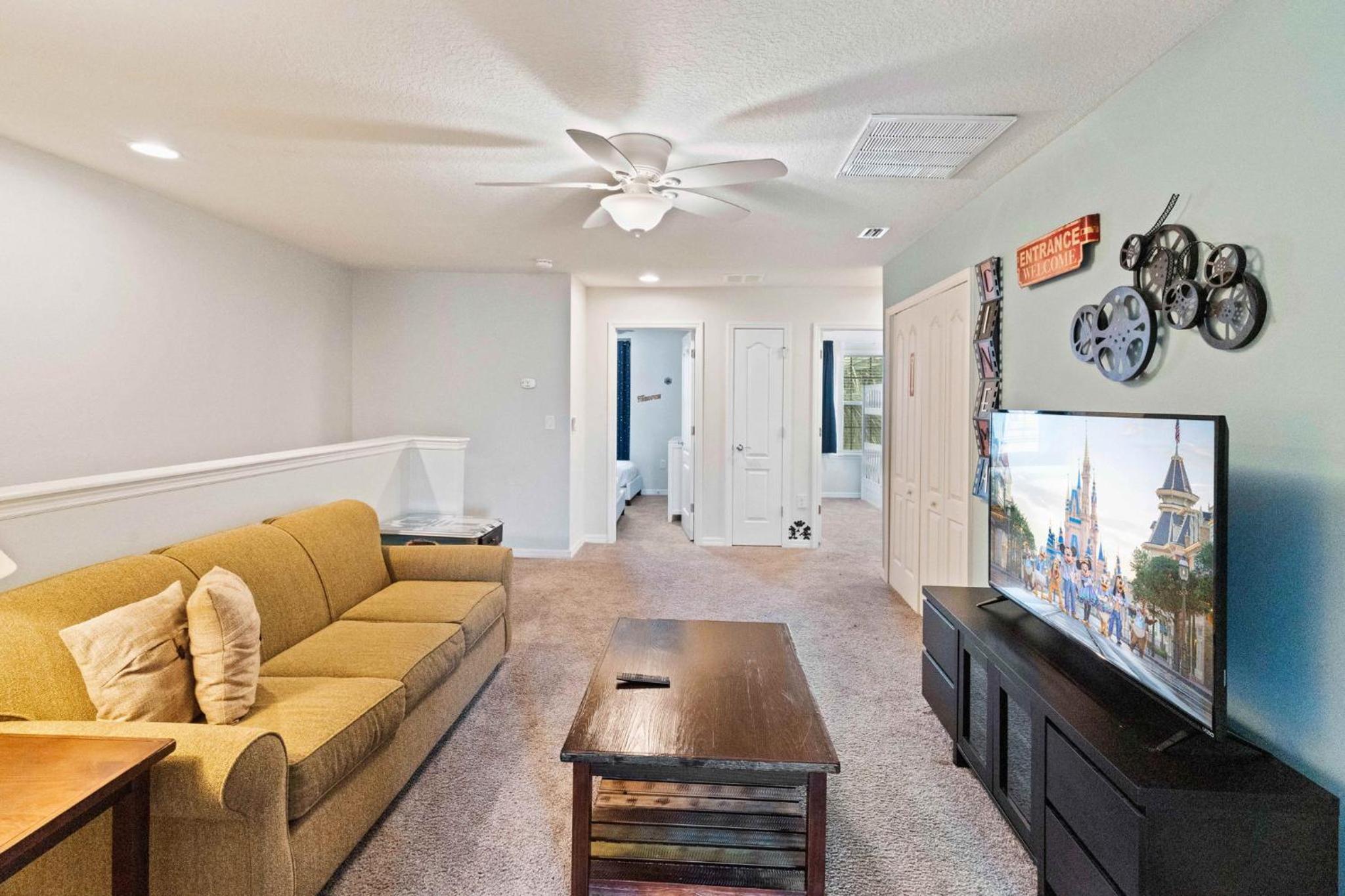 Five-Bedroom House - Photo 35