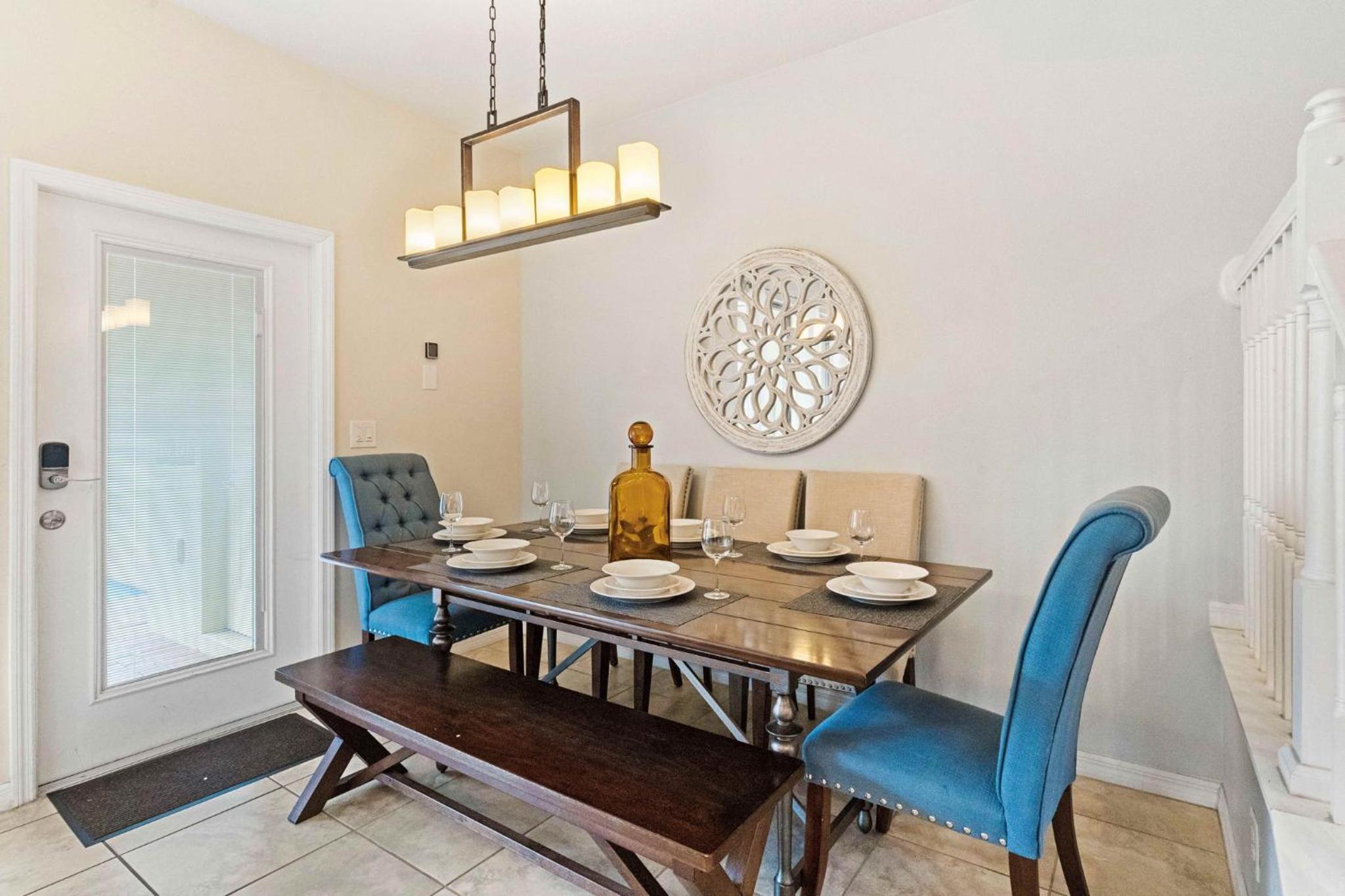 Five-Bedroom House - Photo 22