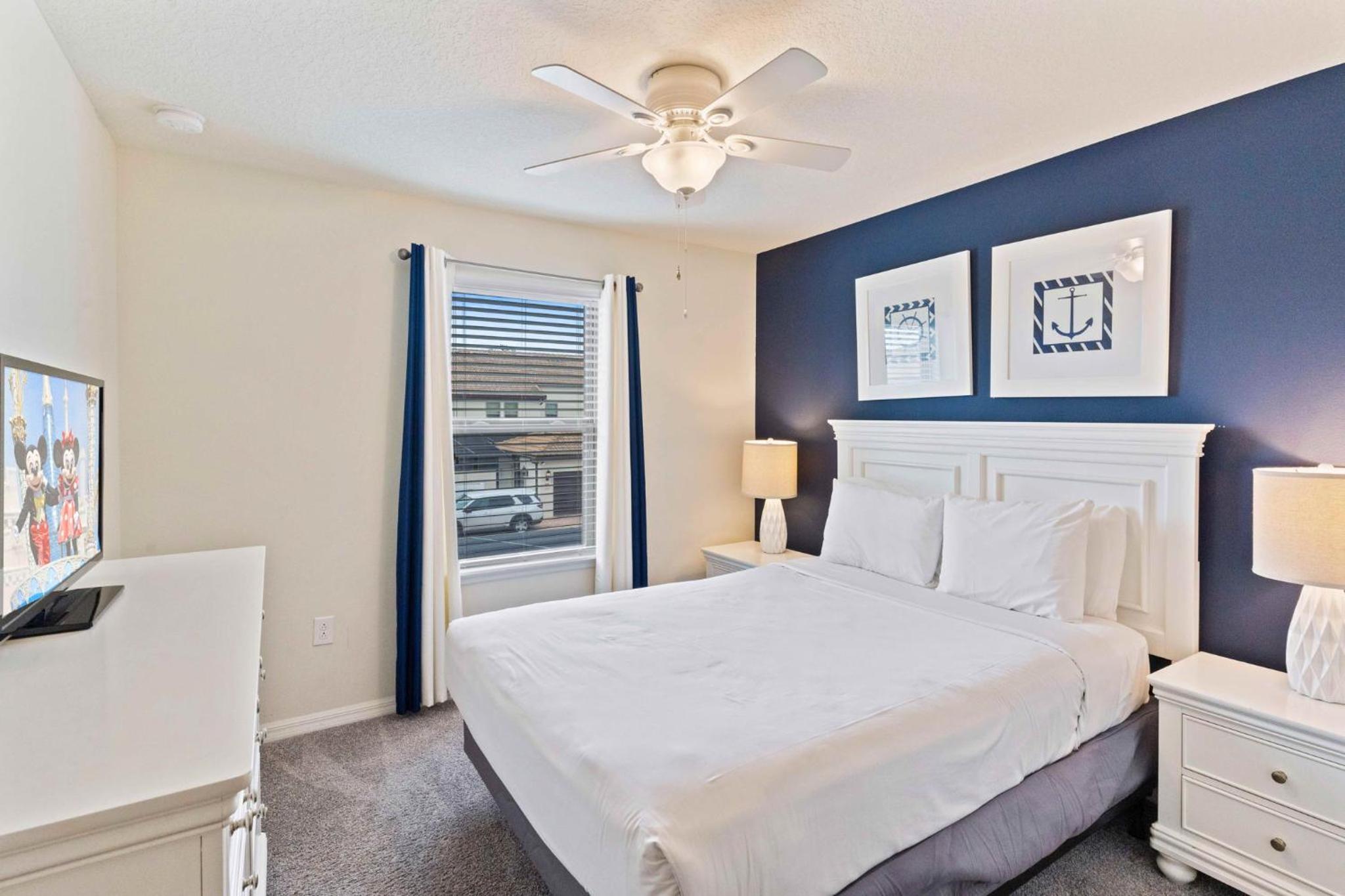 Five-Bedroom House - Photo 39
