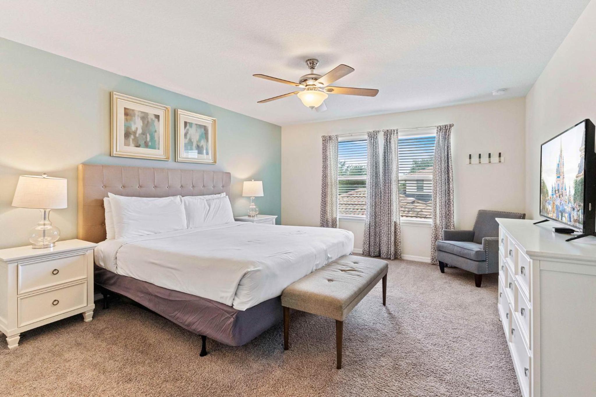 Five-Bedroom House - Photo 37