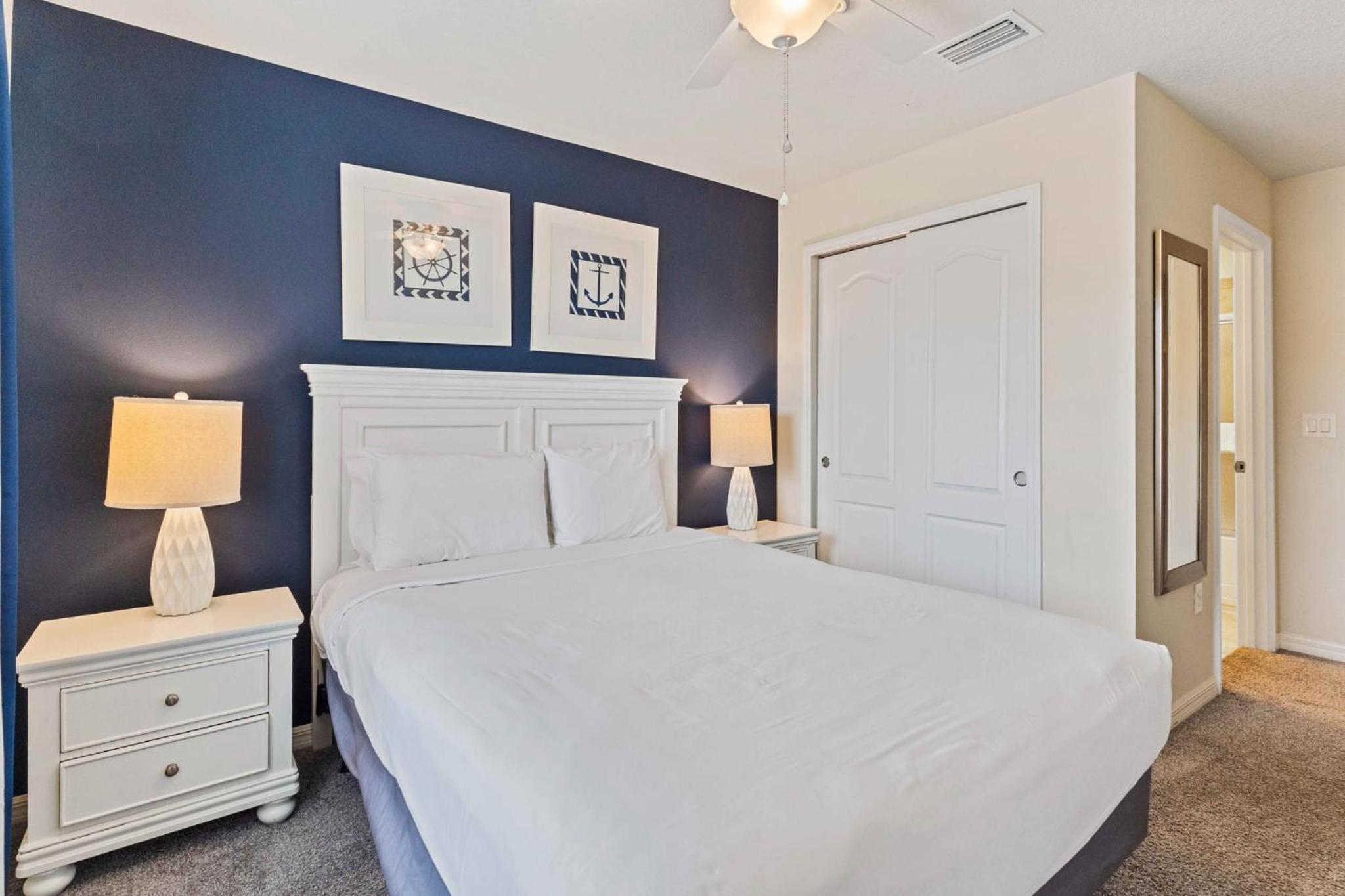 Five-Bedroom House - Photo 2