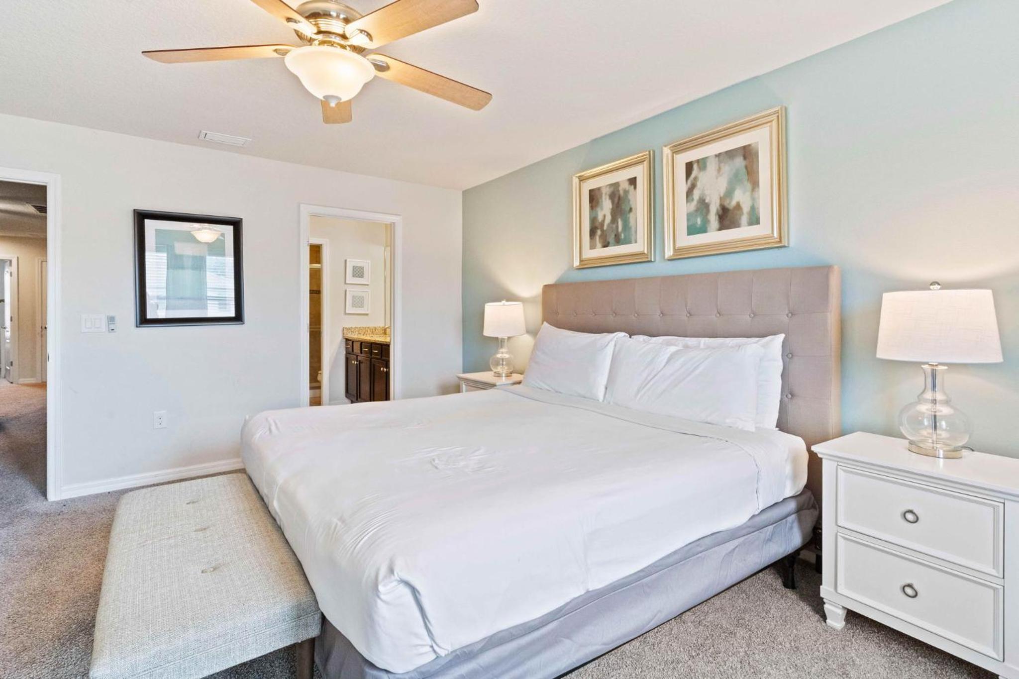 Five-Bedroom House - Photo 34