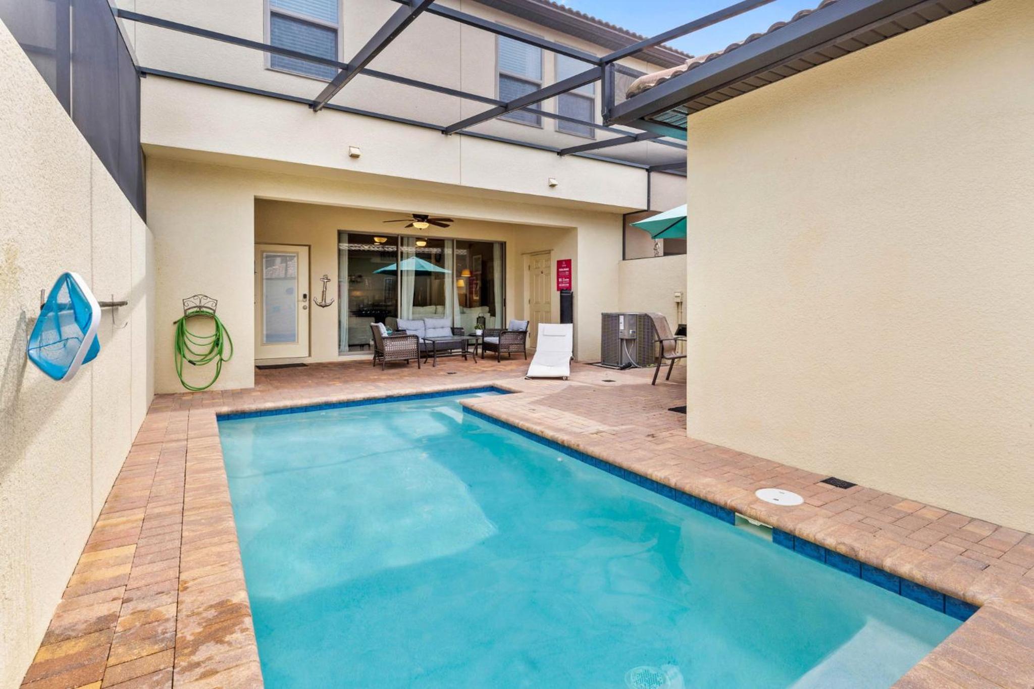 Five-Bedroom House - Photo 17