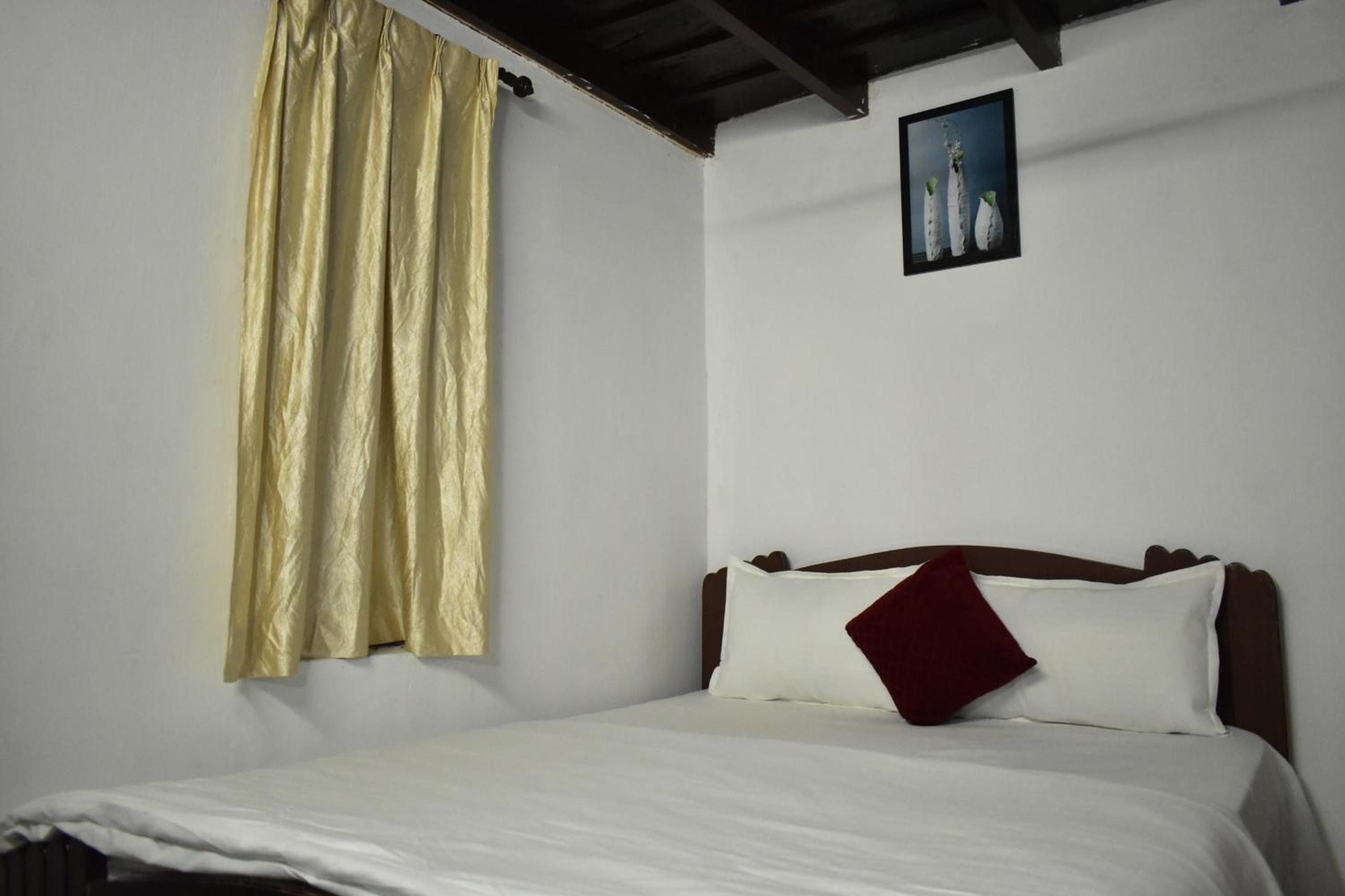 Deluxe Double Room (2 Adults + 1 Child) photo 1